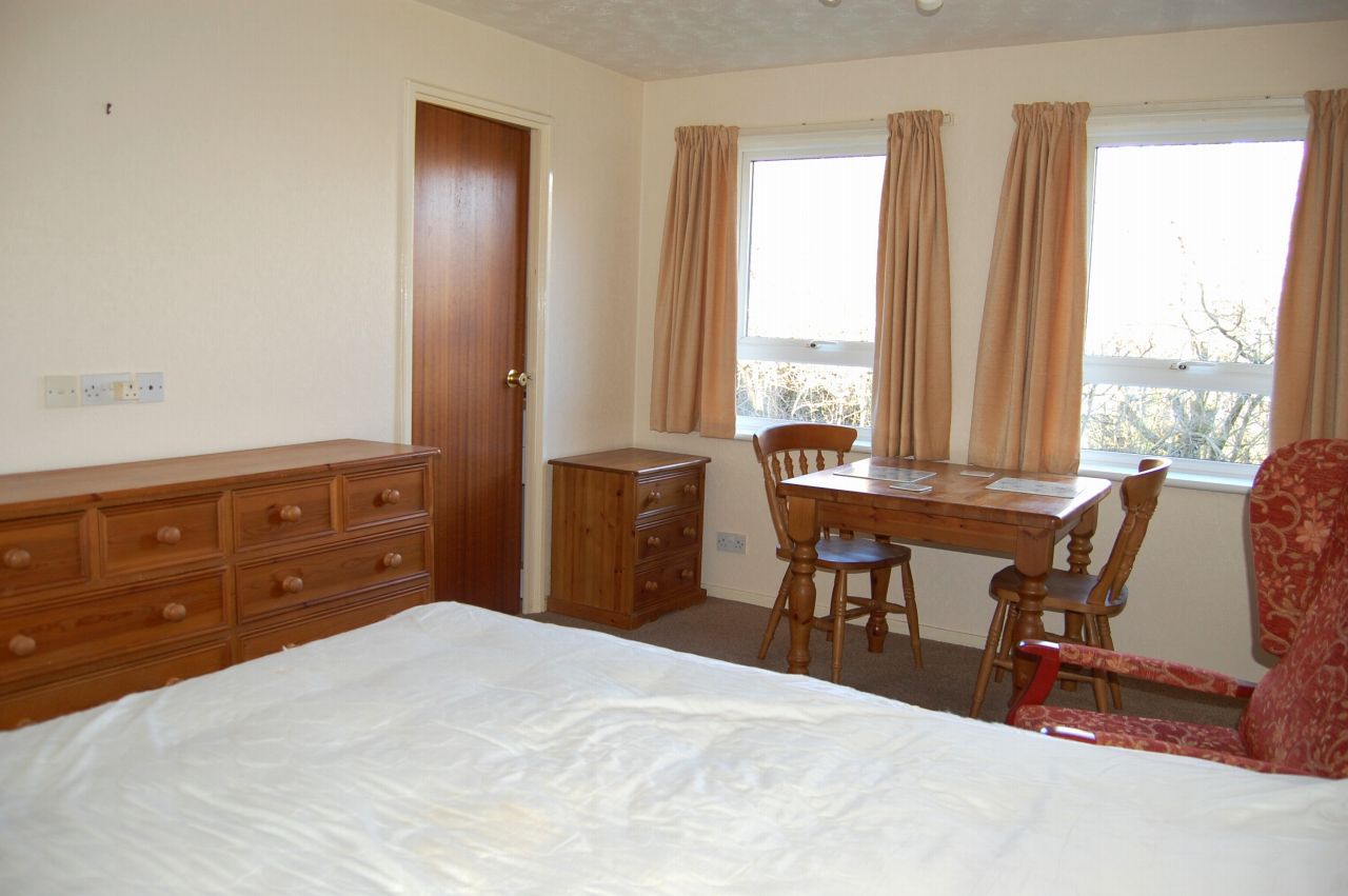 1 bedroom studio flat/apartment To Let Alcester - Photograph 2