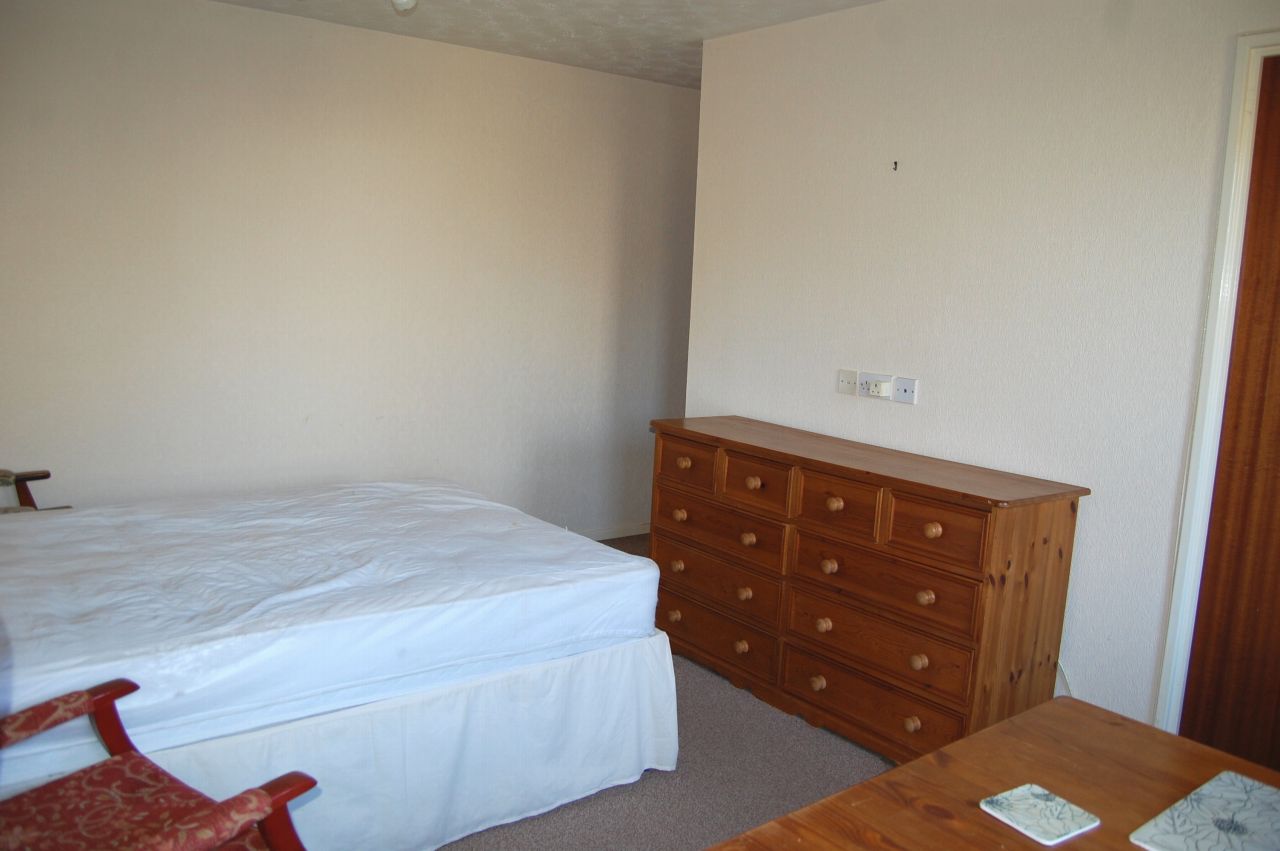 1 bedroom studio flat/apartment To Let Alcester - Photograph 3