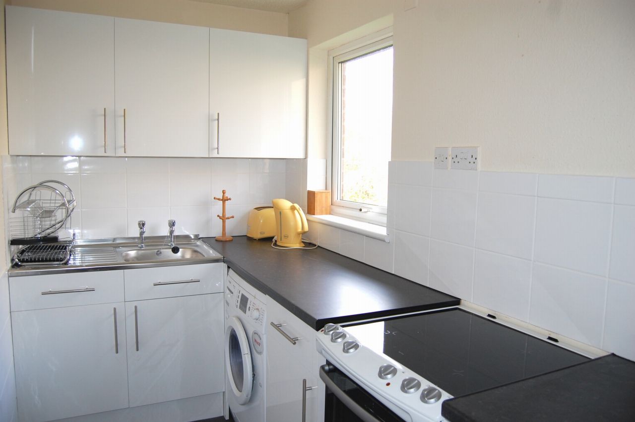 1 bedroom studio flat/apartment To Let Alcester - Photograph 4