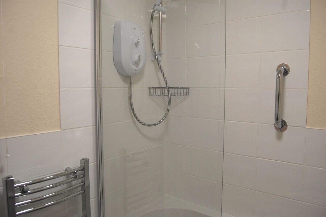 1 bedroom studio flat/apartment To Let Alcester - Photograph 6