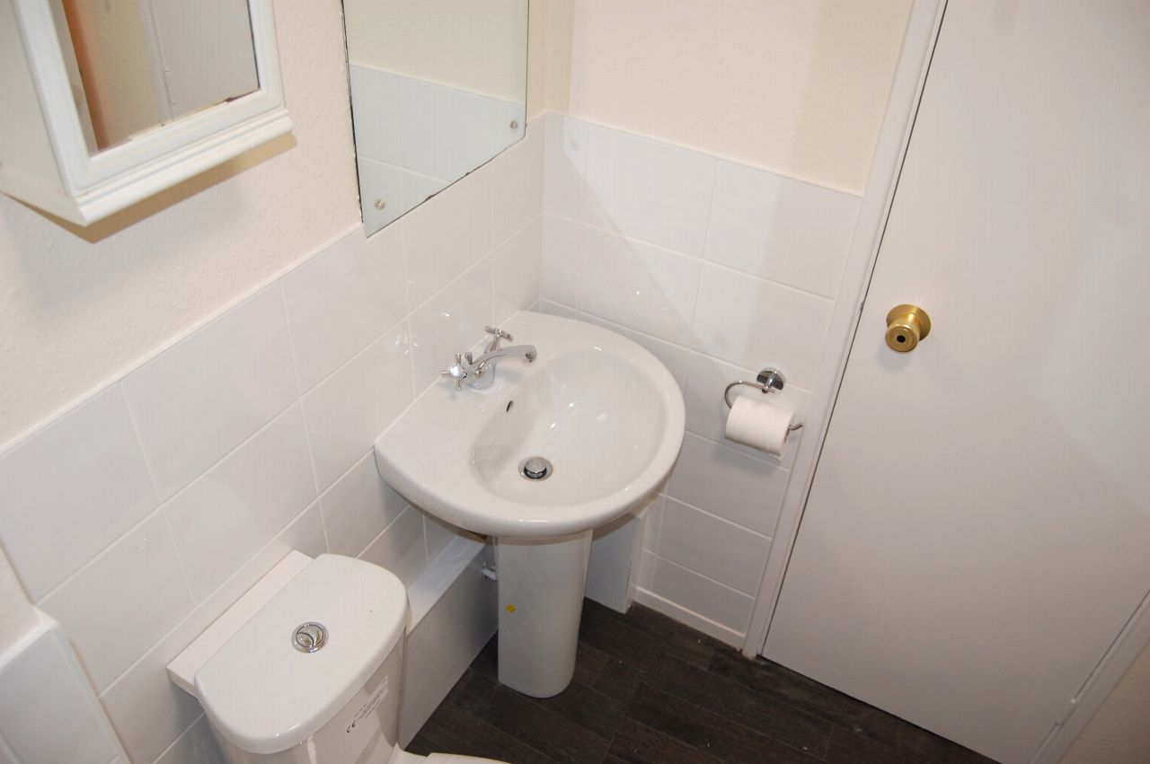 1 bedroom studio flat/apartment To Let Alcester - Photograph 7
