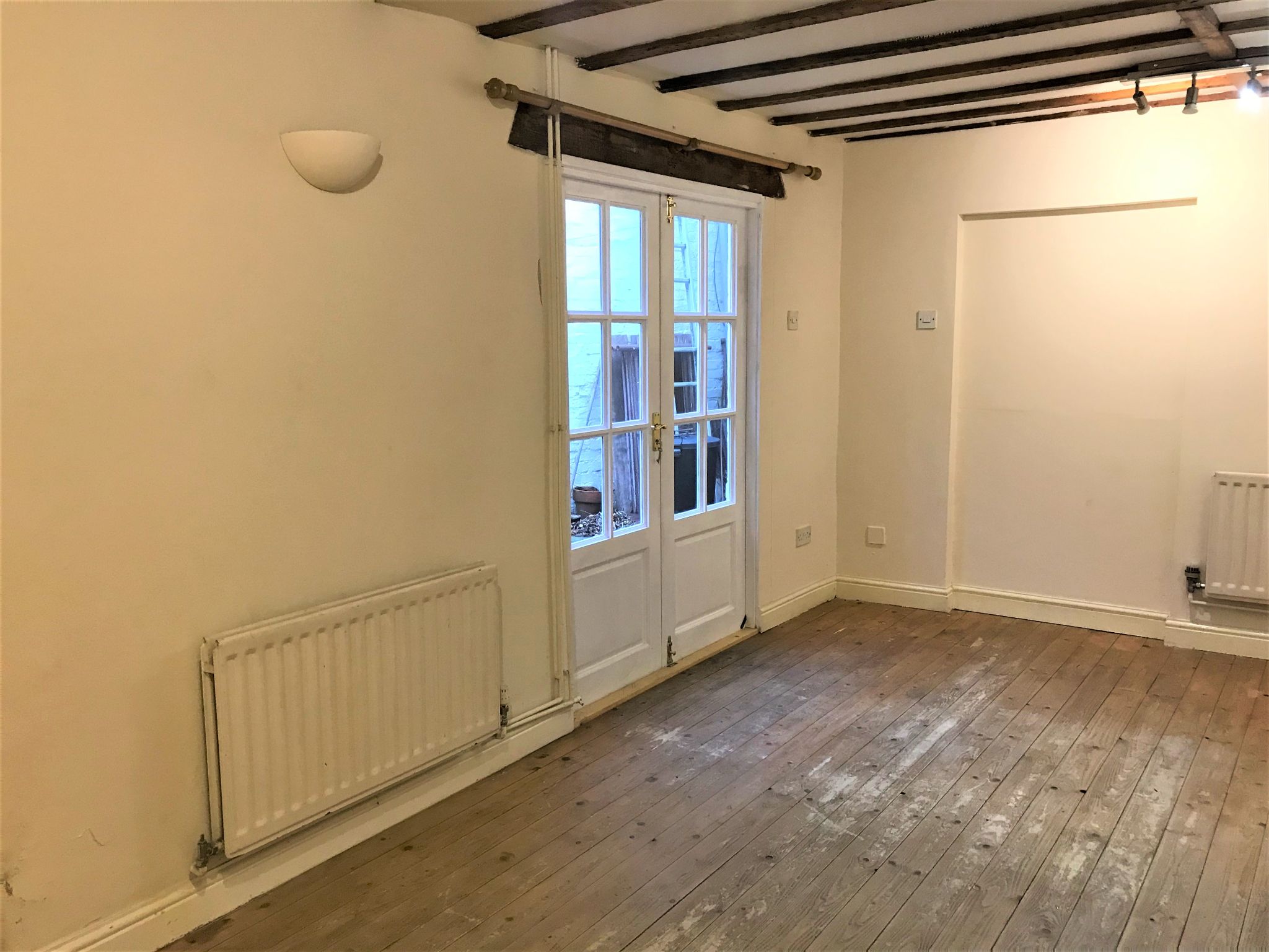 2 bedroom cottage house To Let Alcester - Photograph 3