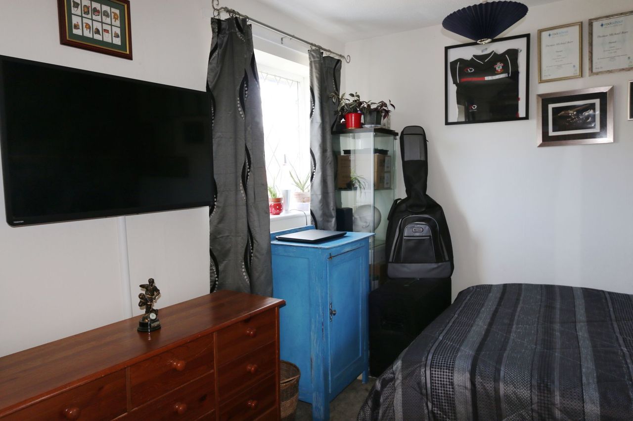 2 bedroom semi-detached house For Sale Alcester - Photograph 11