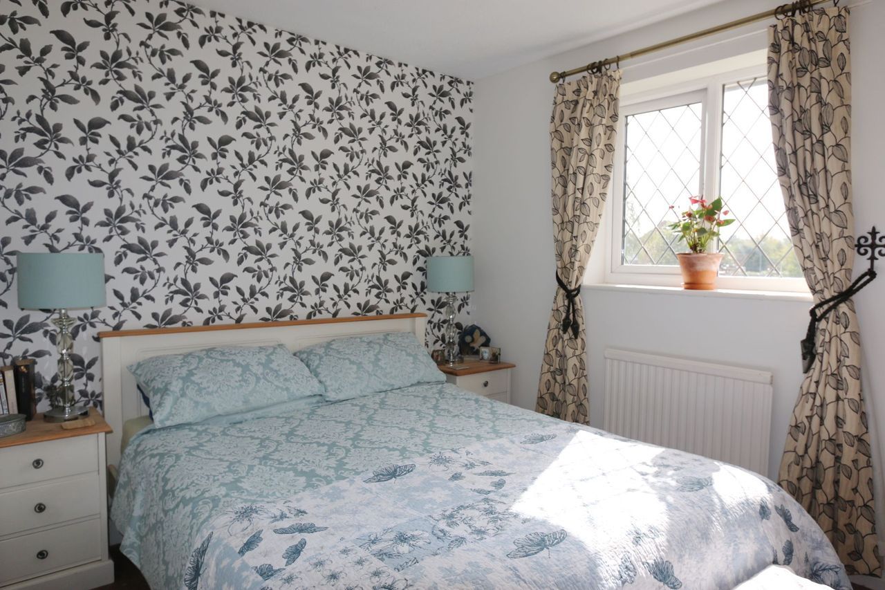 2 bedroom semi-detached house For Sale Alcester - Photograph 9