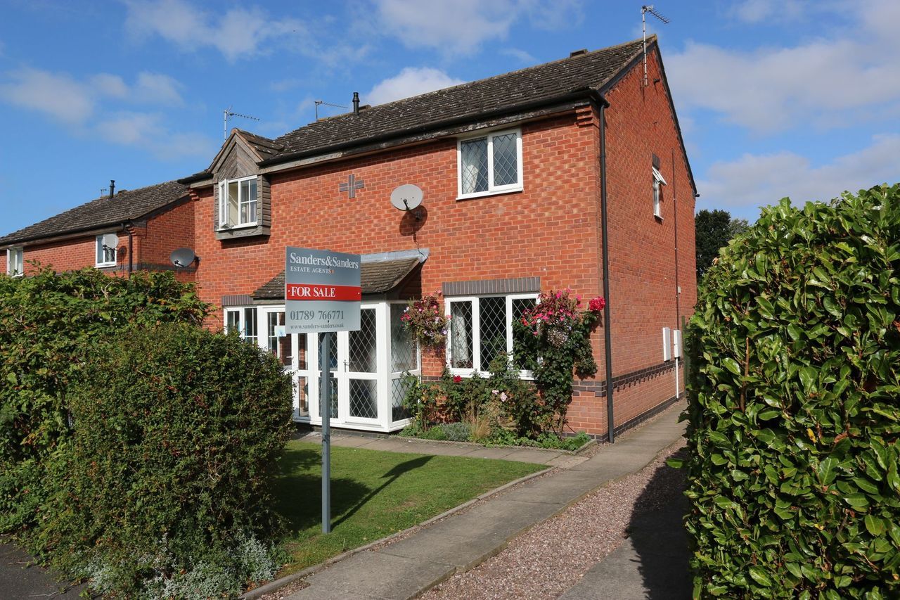 2 bedroom semi-detached house For Sale Alcester - Photograph 1