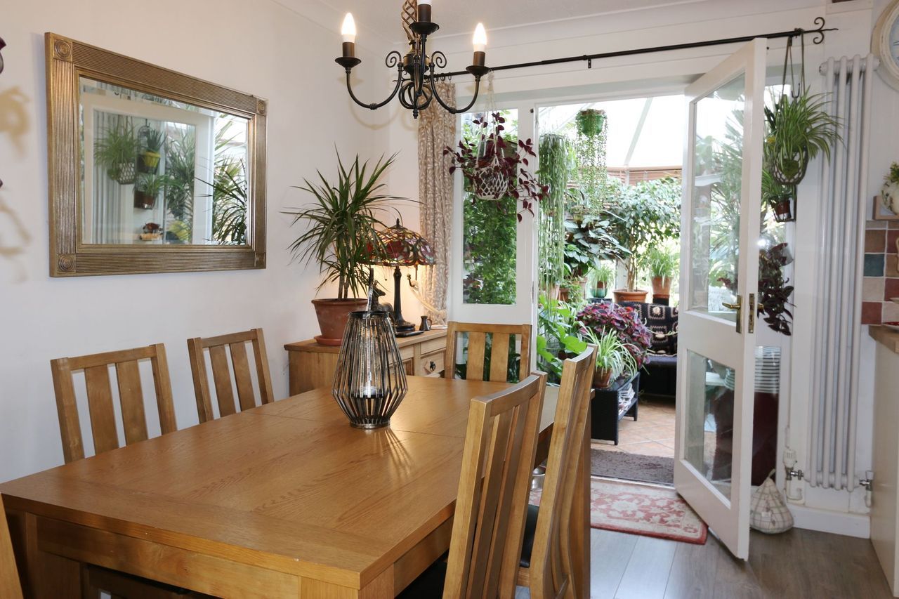 2 bedroom semi-detached house For Sale Alcester - Photograph 3