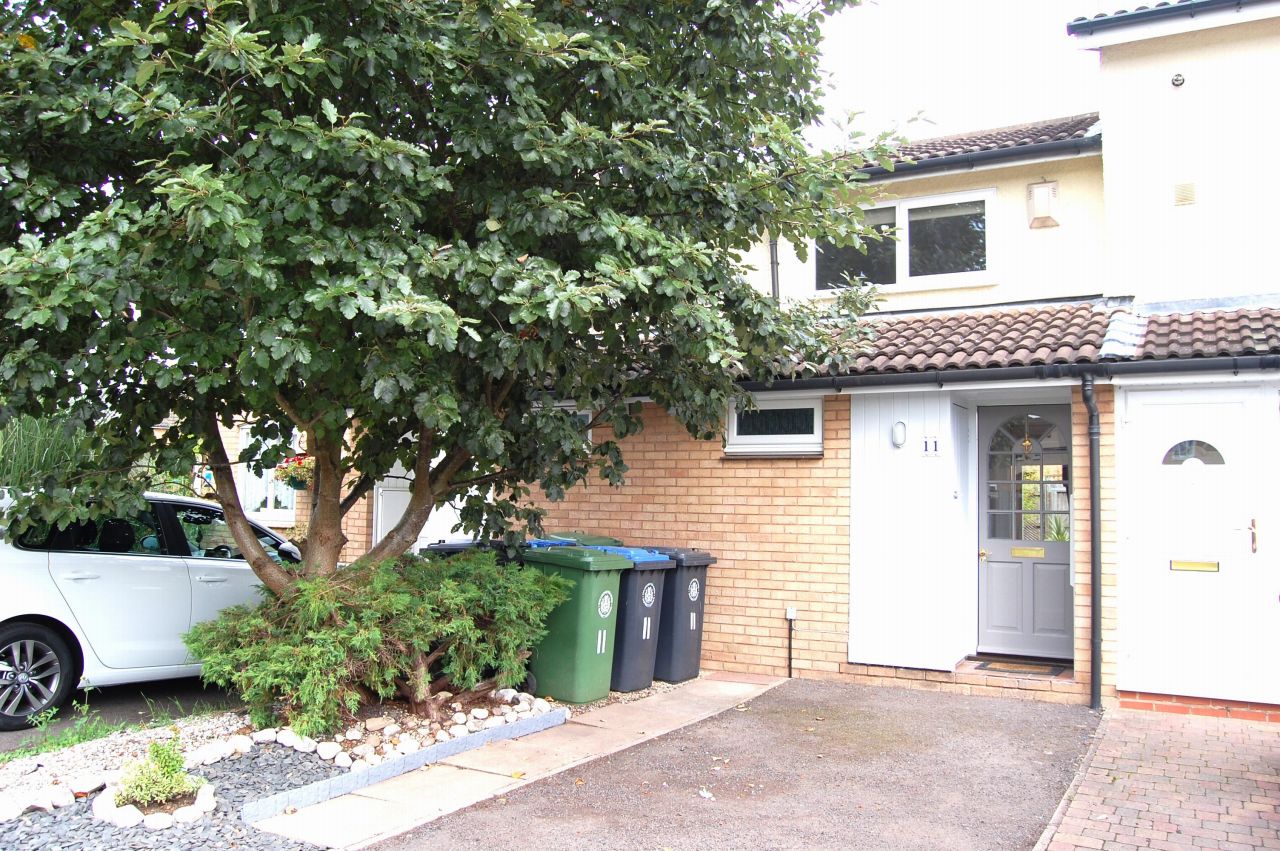 1 bedroom mid terraced house Reserved Alcester - Photograph 1