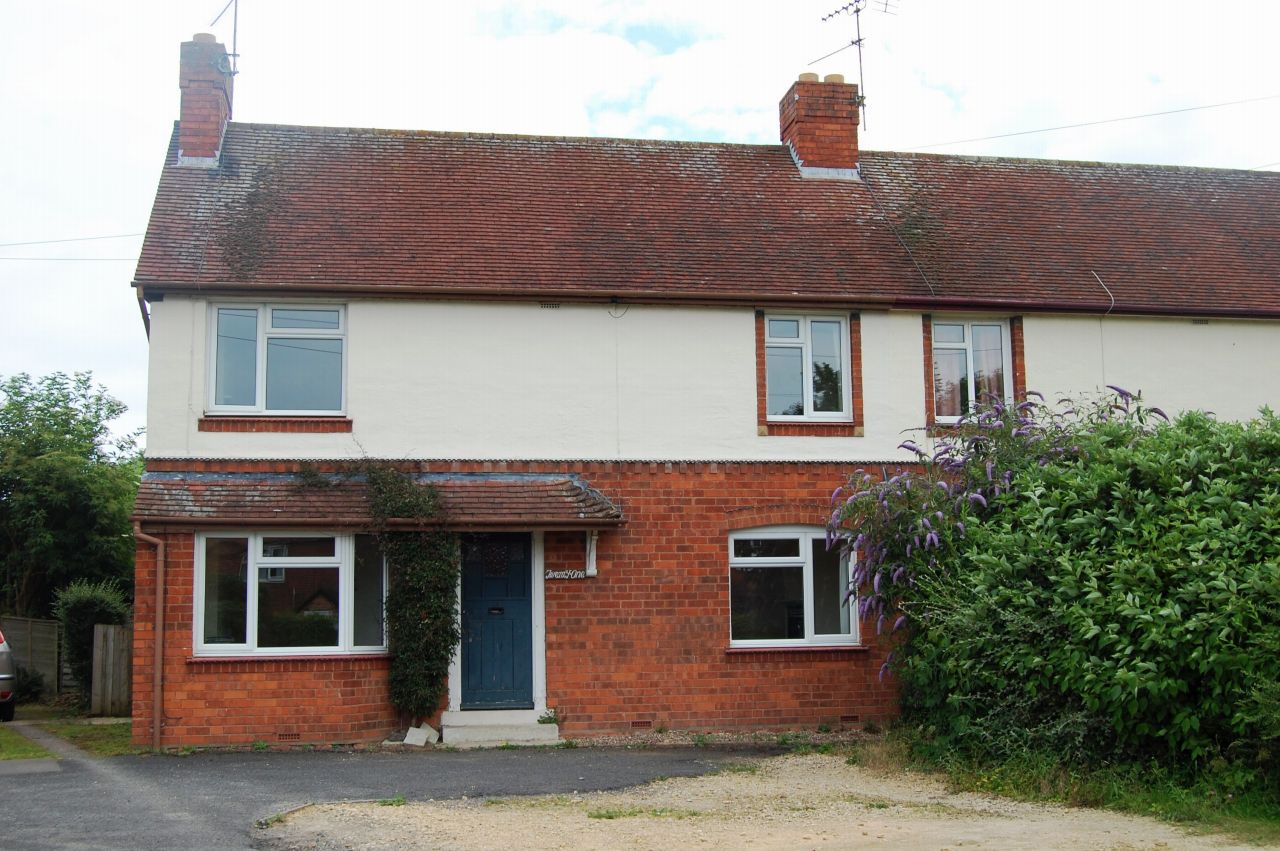 3 bedroom semi-detached house To Let Alcester - Photograph 1