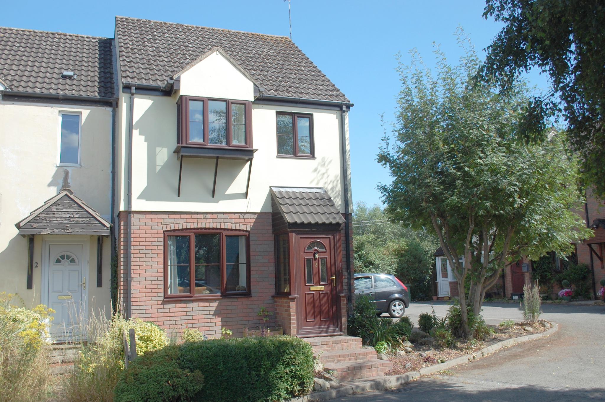 2 bedroom end terraced house For Sale Alcester - Photograph 1