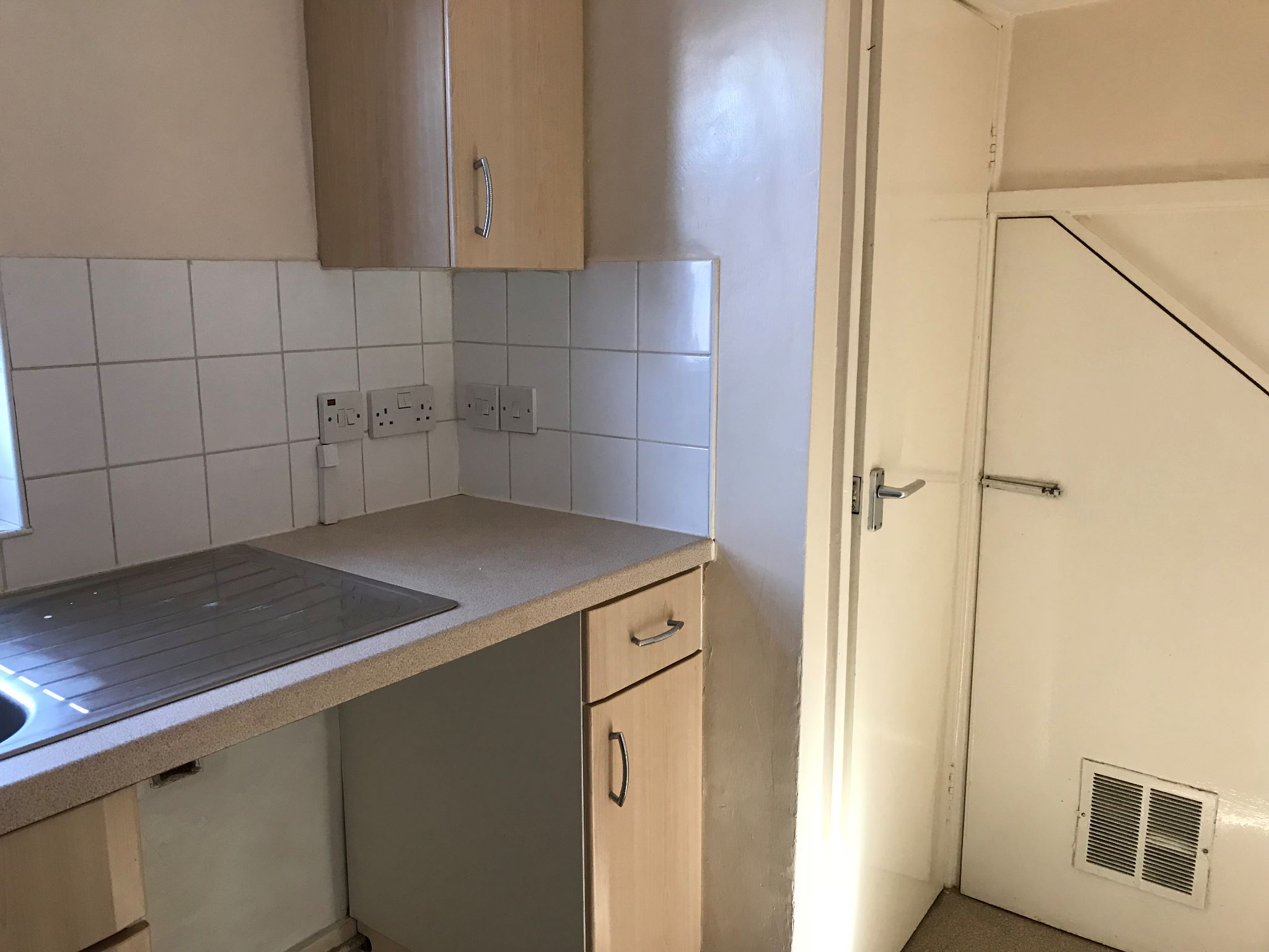 1 bedroom mid terraced house To Let Alcester - Photograph 6