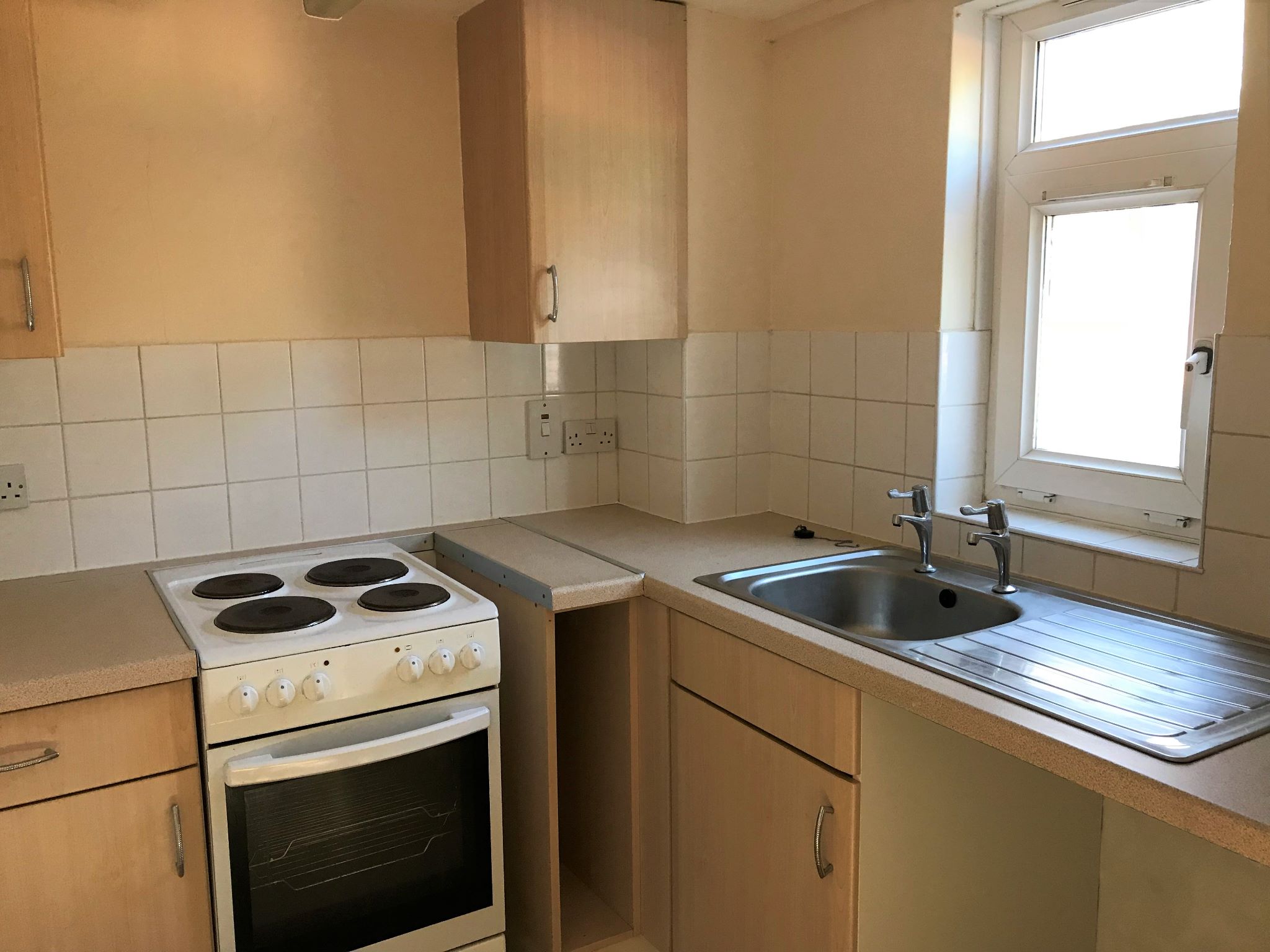 1 bedroom mid terraced house To Let Alcester - Photograph 5