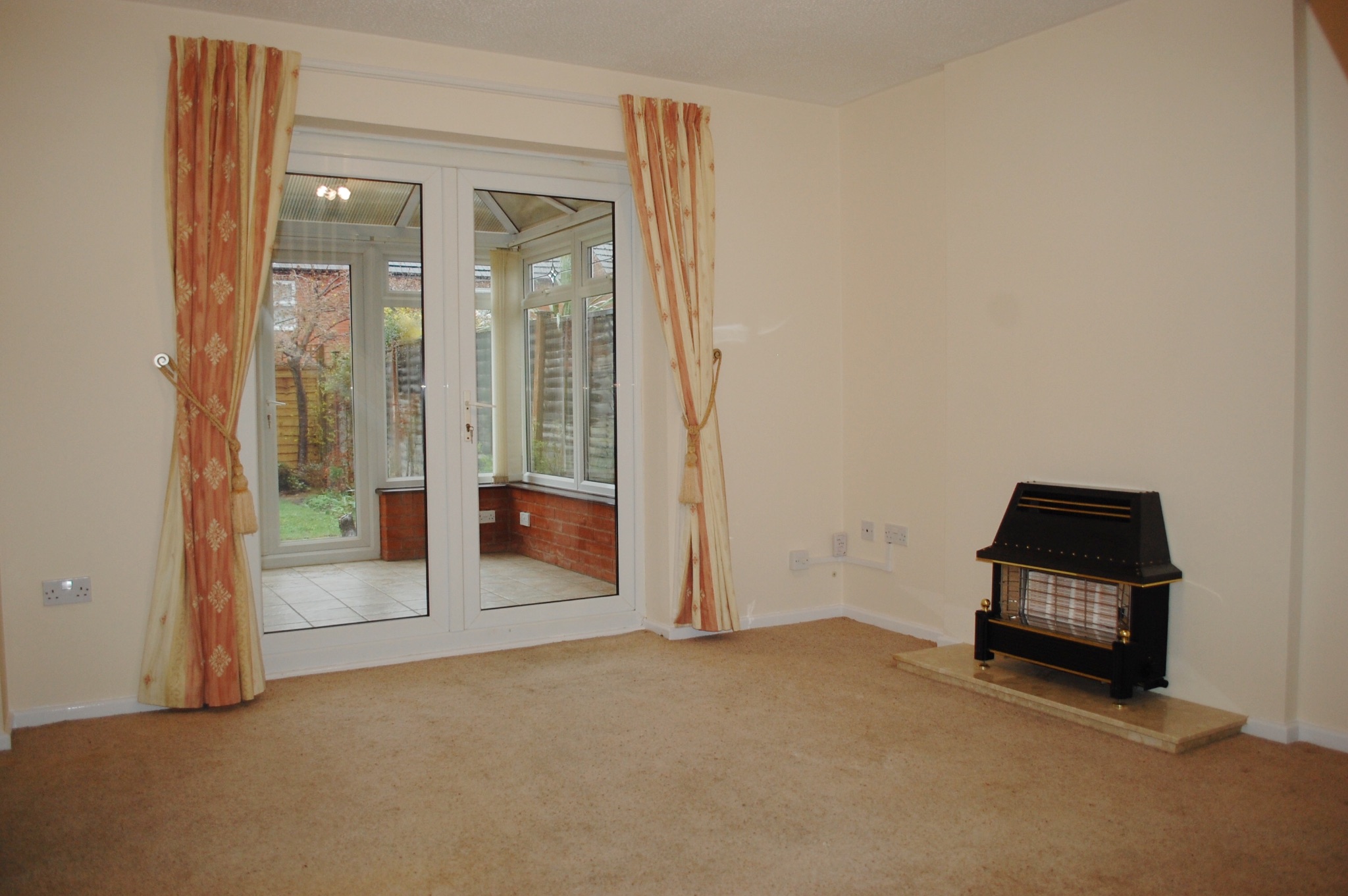 2 bedroom end terraced house SSTC in Bidford-on-avon, Alcester - Lounge 1