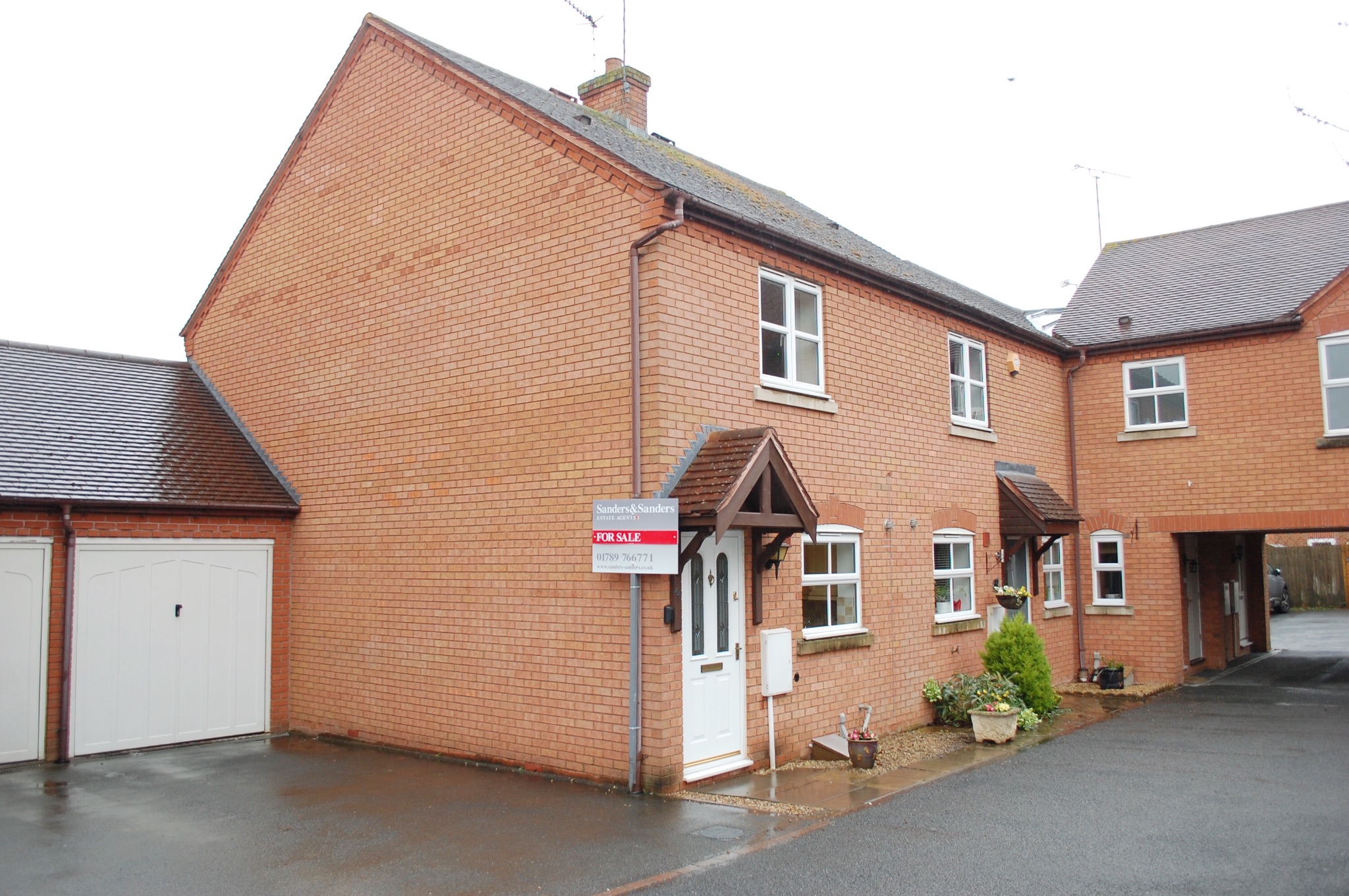 2 bedroom end terraced house For Sale in Bidford-on-avon, Alcester - Photograph 1