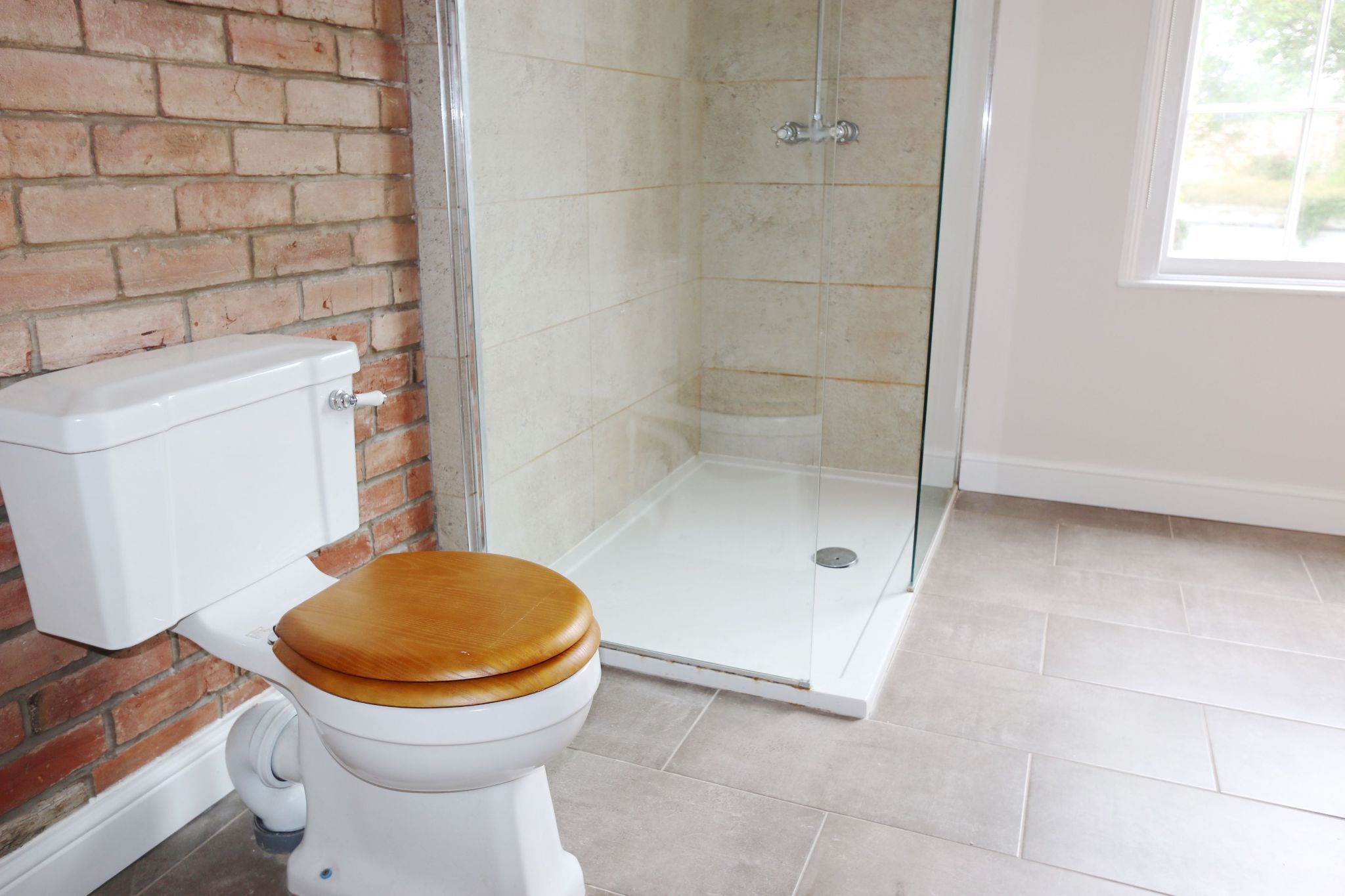 2 bedroom end terraced house For Sale Alcester - Photograph 12