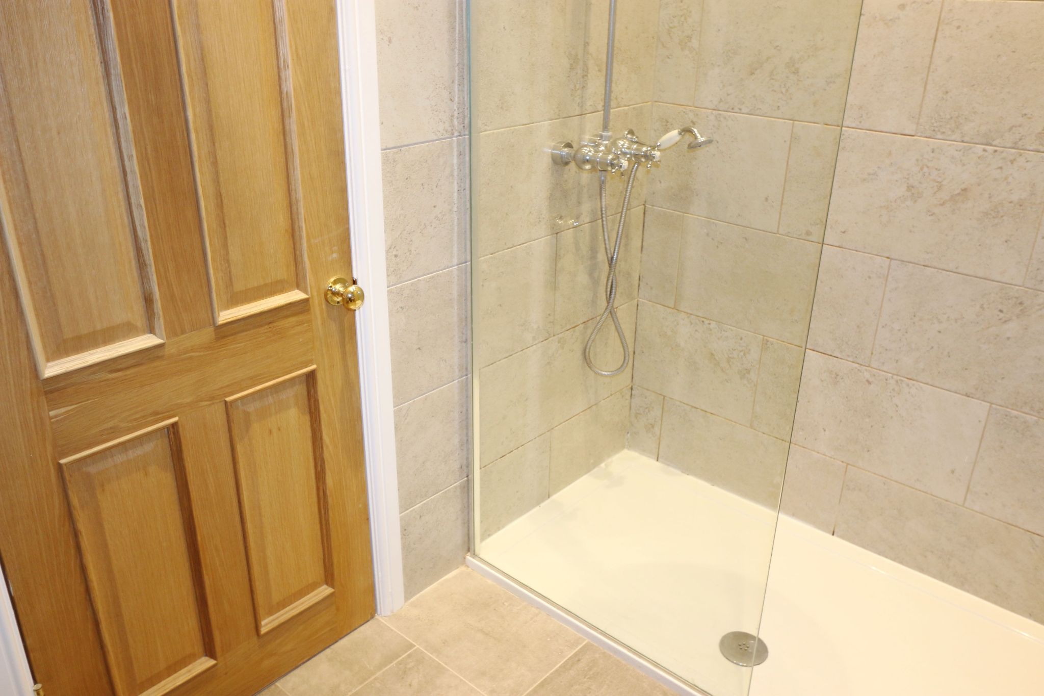 2 bedroom end terraced house For Sale Alcester - Photograph 14
