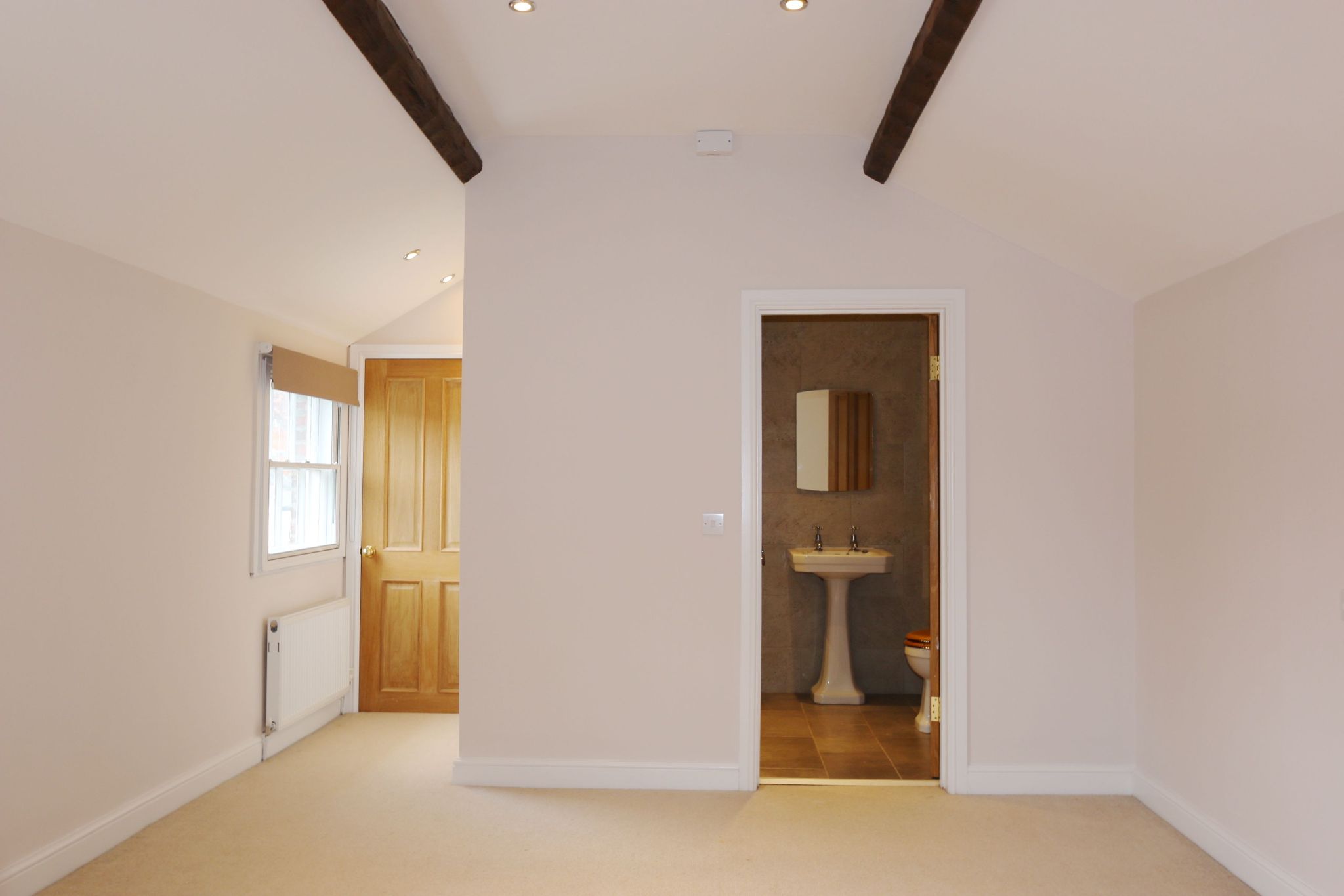 2 bedroom end terraced house For Sale Alcester - Photograph 7