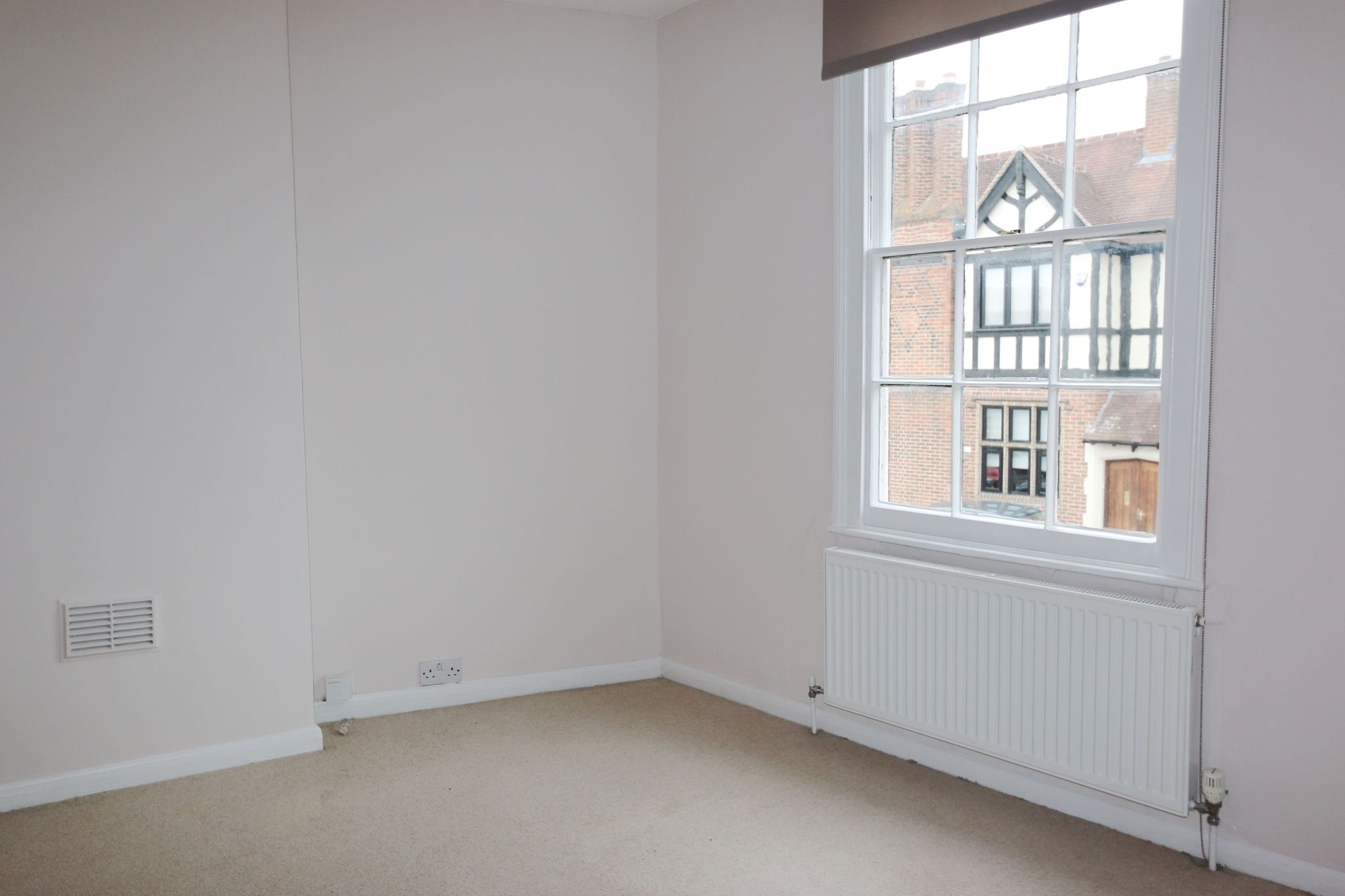2 bedroom end terraced house For Sale Alcester - Photograph 10