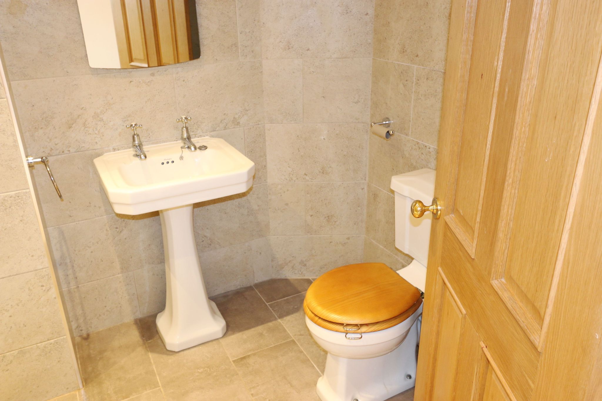 2 bedroom end terraced house For Sale Alcester - Photograph 13