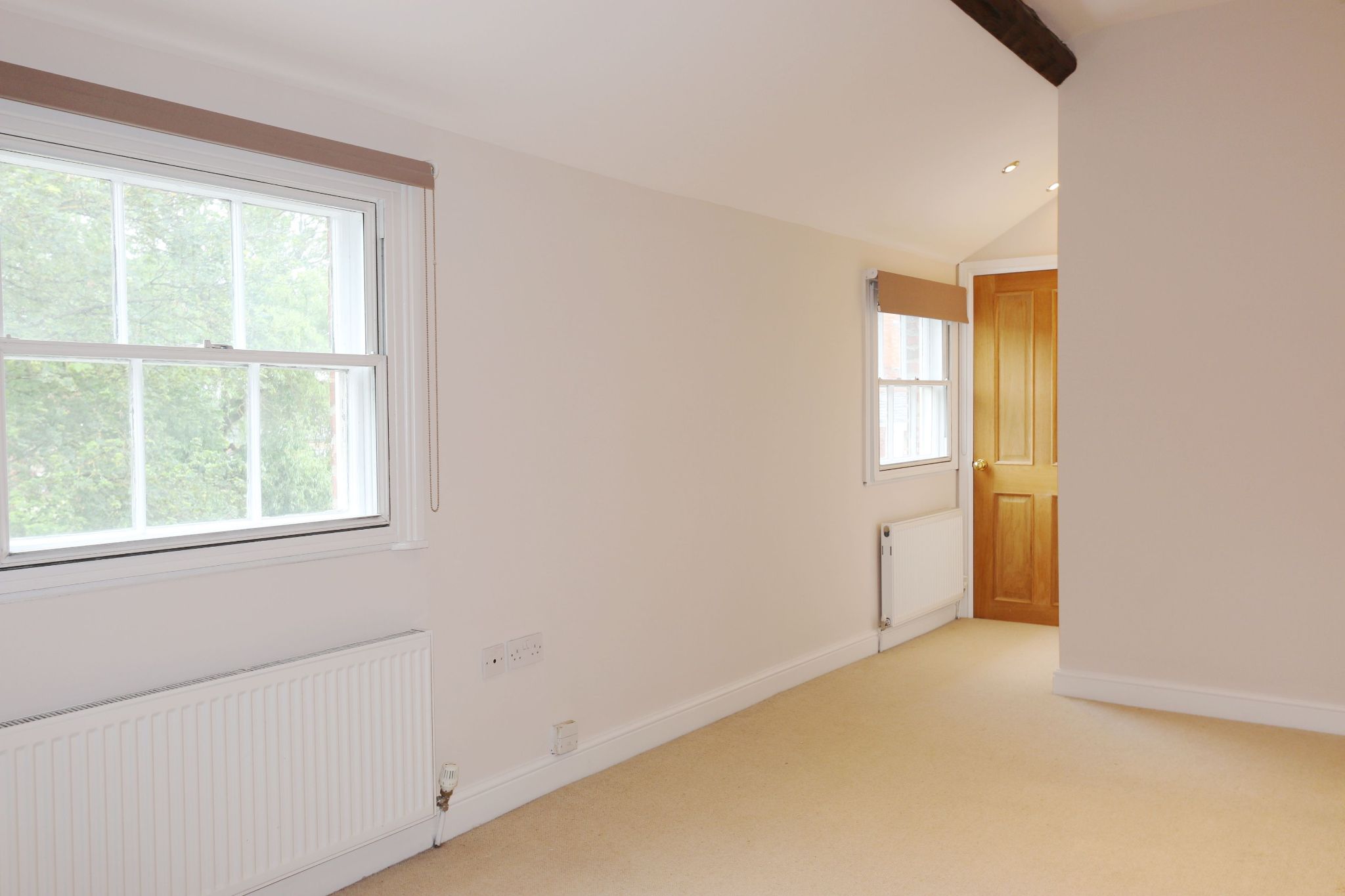 2 bedroom end terraced house For Sale Alcester - Photograph 8