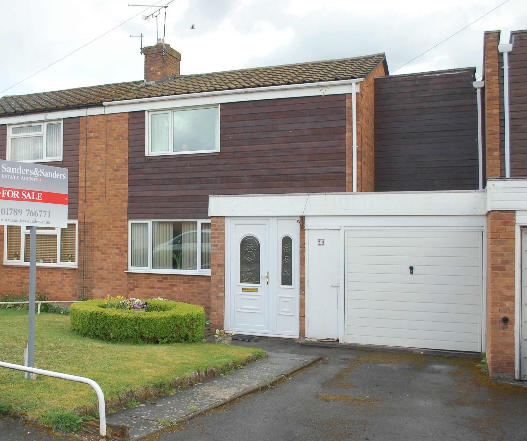 3 bedroom mid terraced house SSTC in Bidford-on-avon, Alcester - Photograph 1