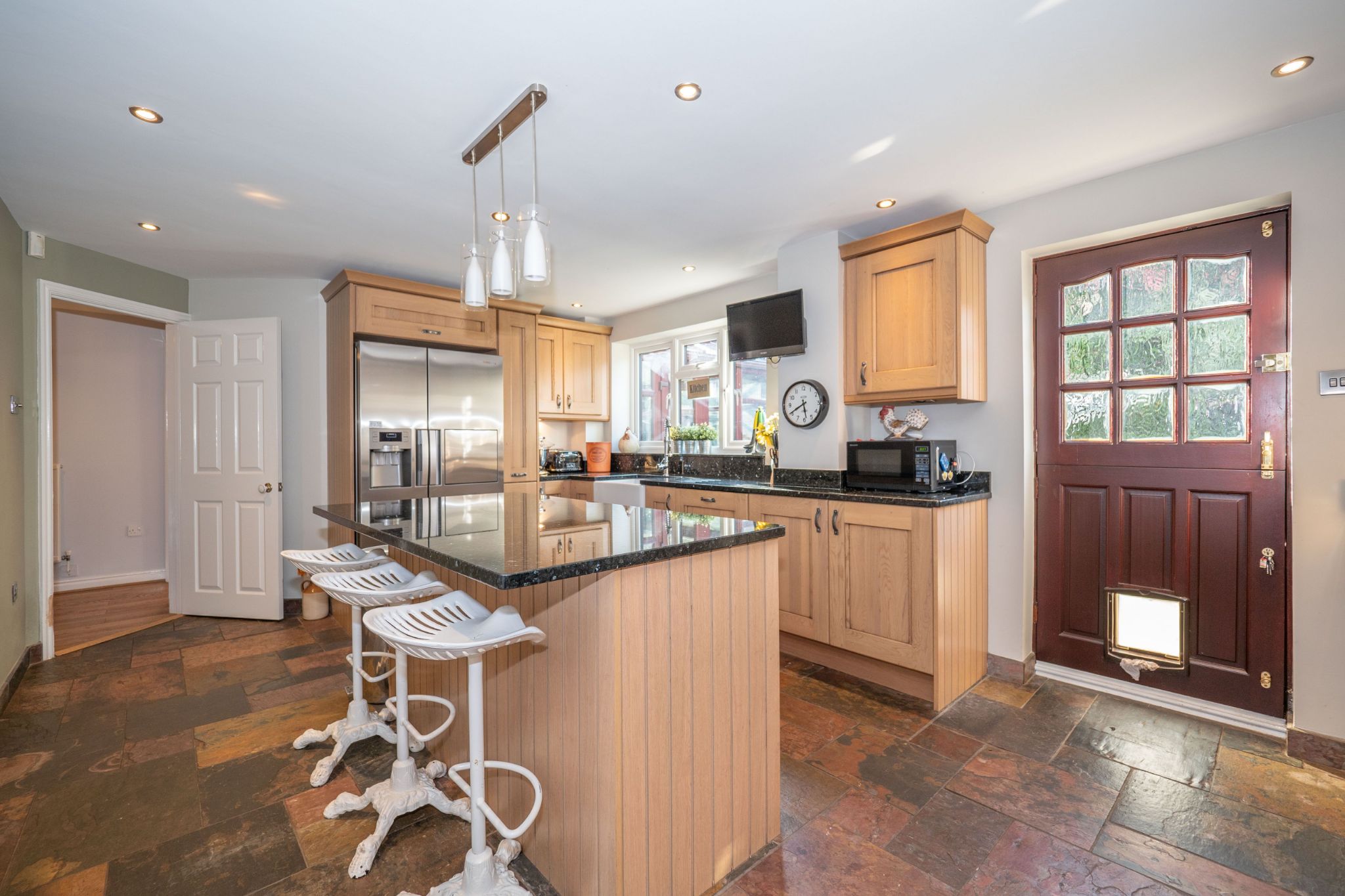 4 bedroom detached house For Sale Alcester - Photograph 3