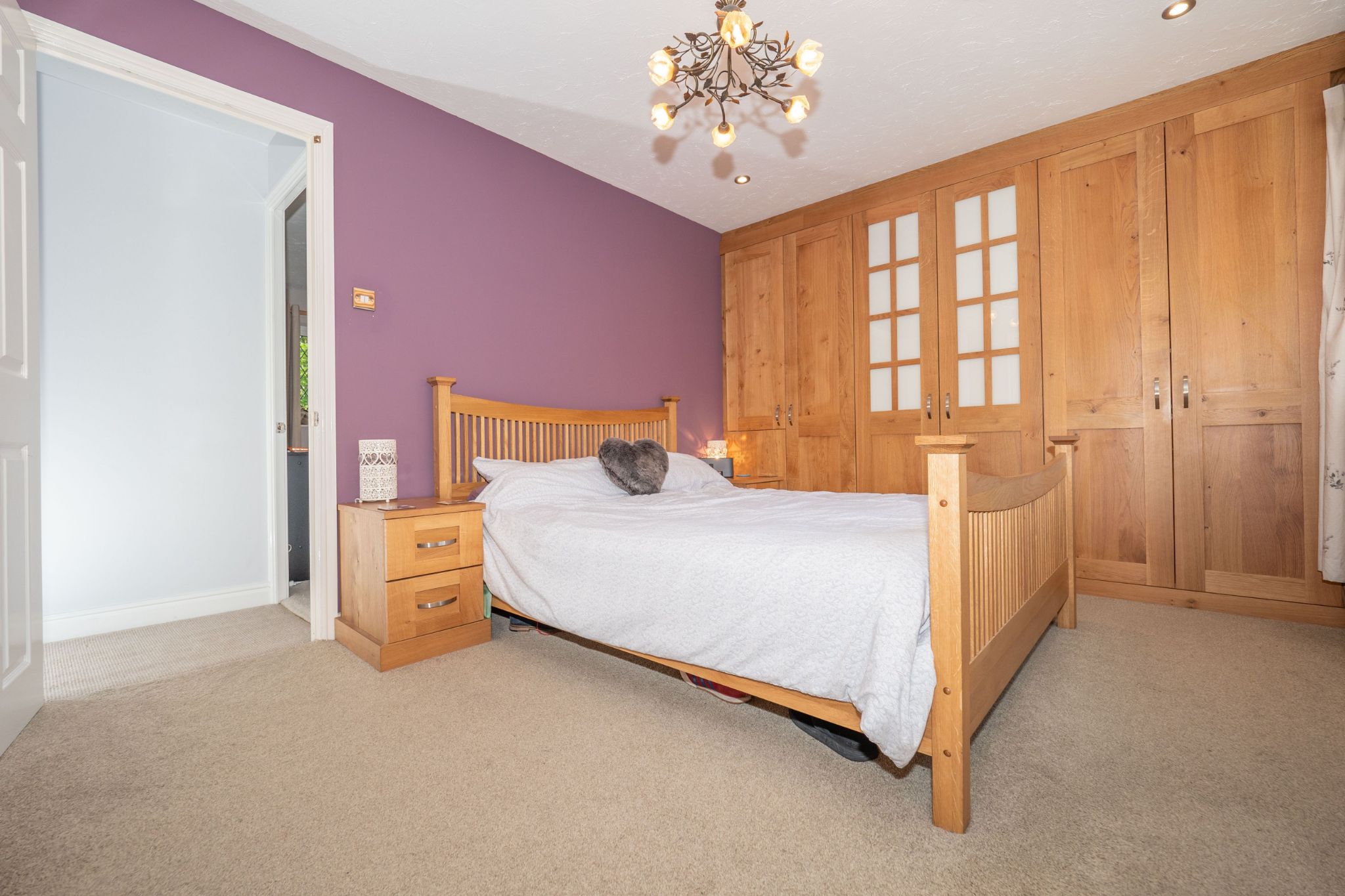 4 bedroom detached house For Sale Alcester - Photograph 12
