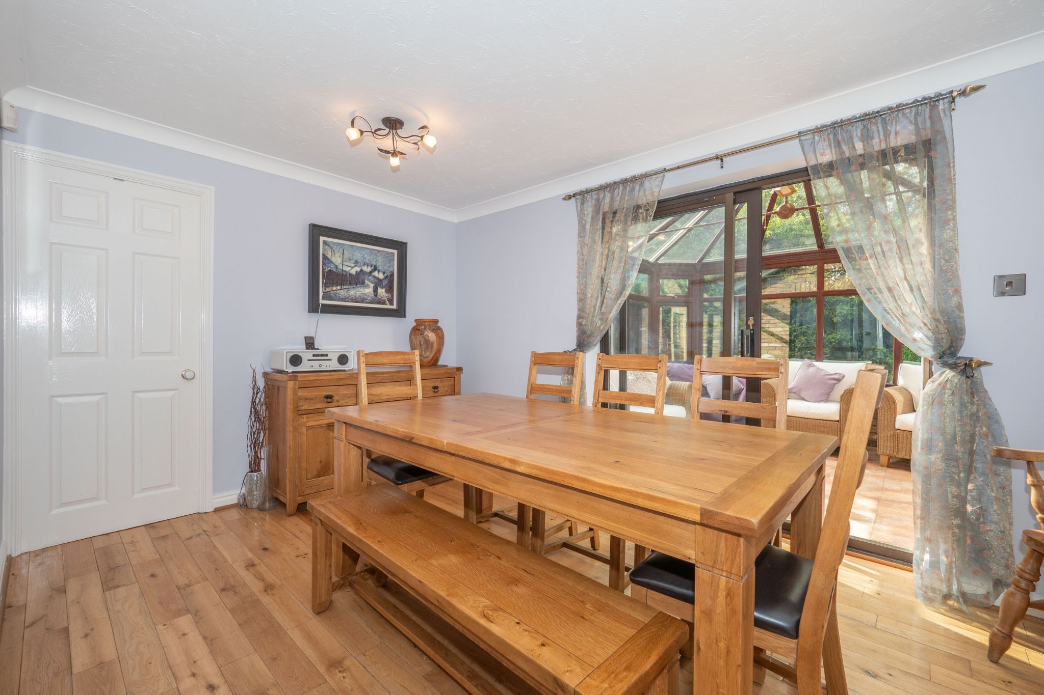 4 bedroom detached house For Sale Alcester - Photograph 4