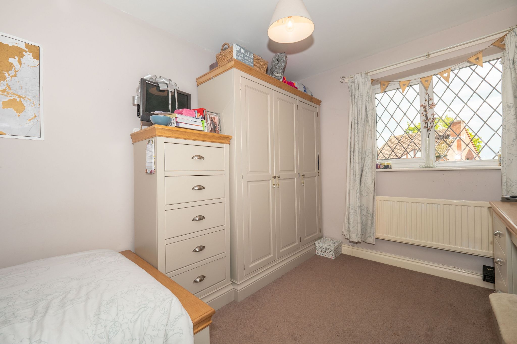 4 bedroom detached house For Sale Alcester - Photograph 16