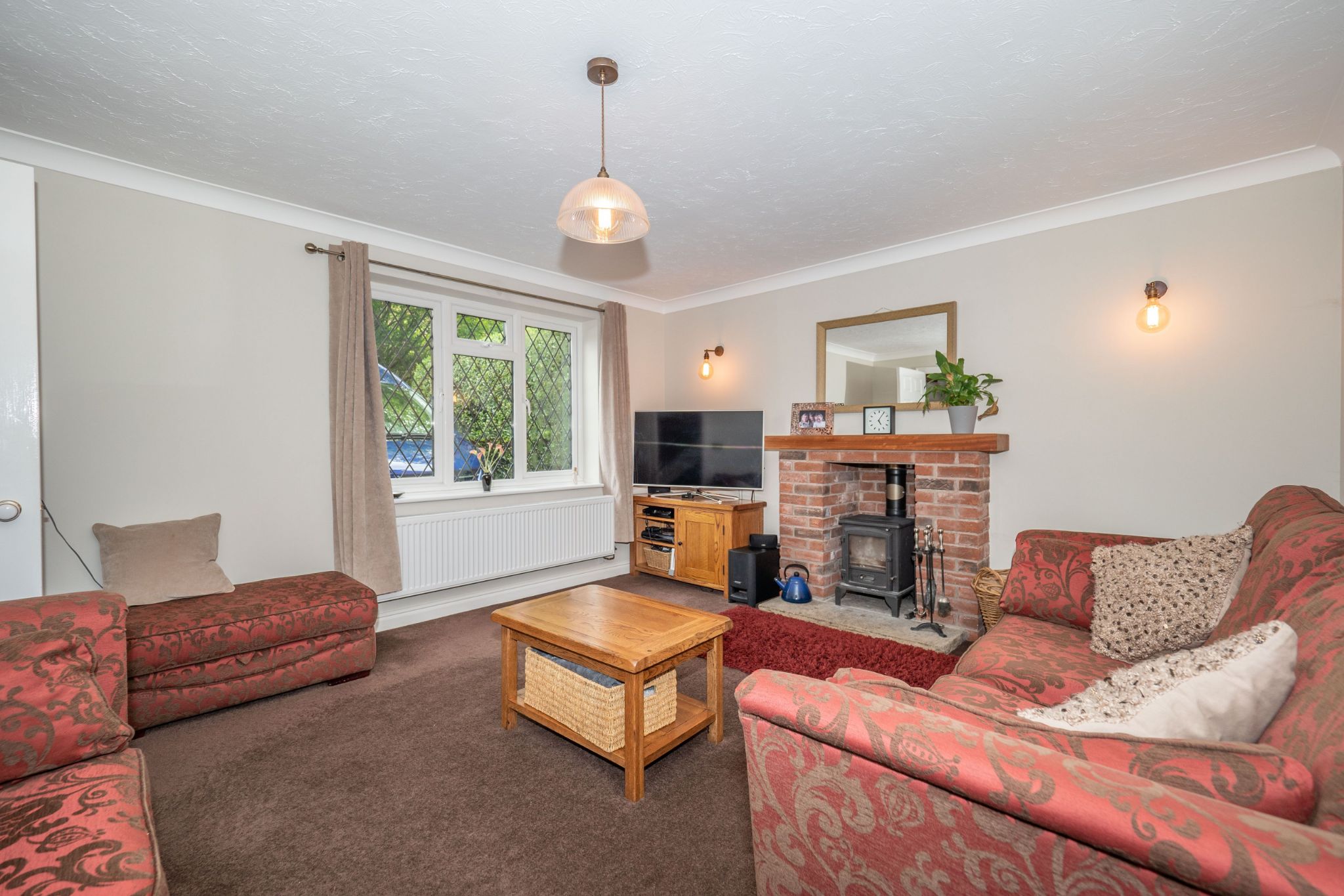 4 bedroom detached house For Sale Alcester - Photograph 8