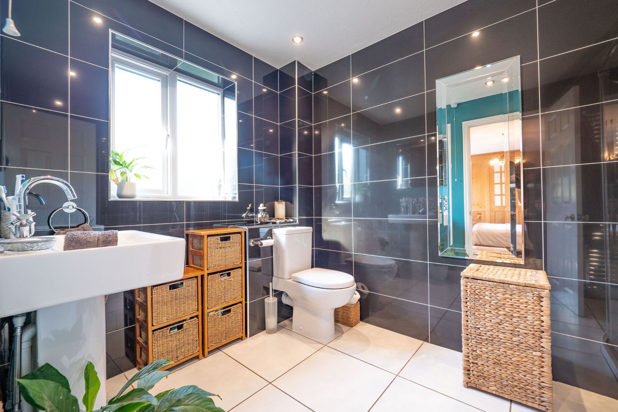 4 bedroom detached house For Sale Alcester - Photograph 19