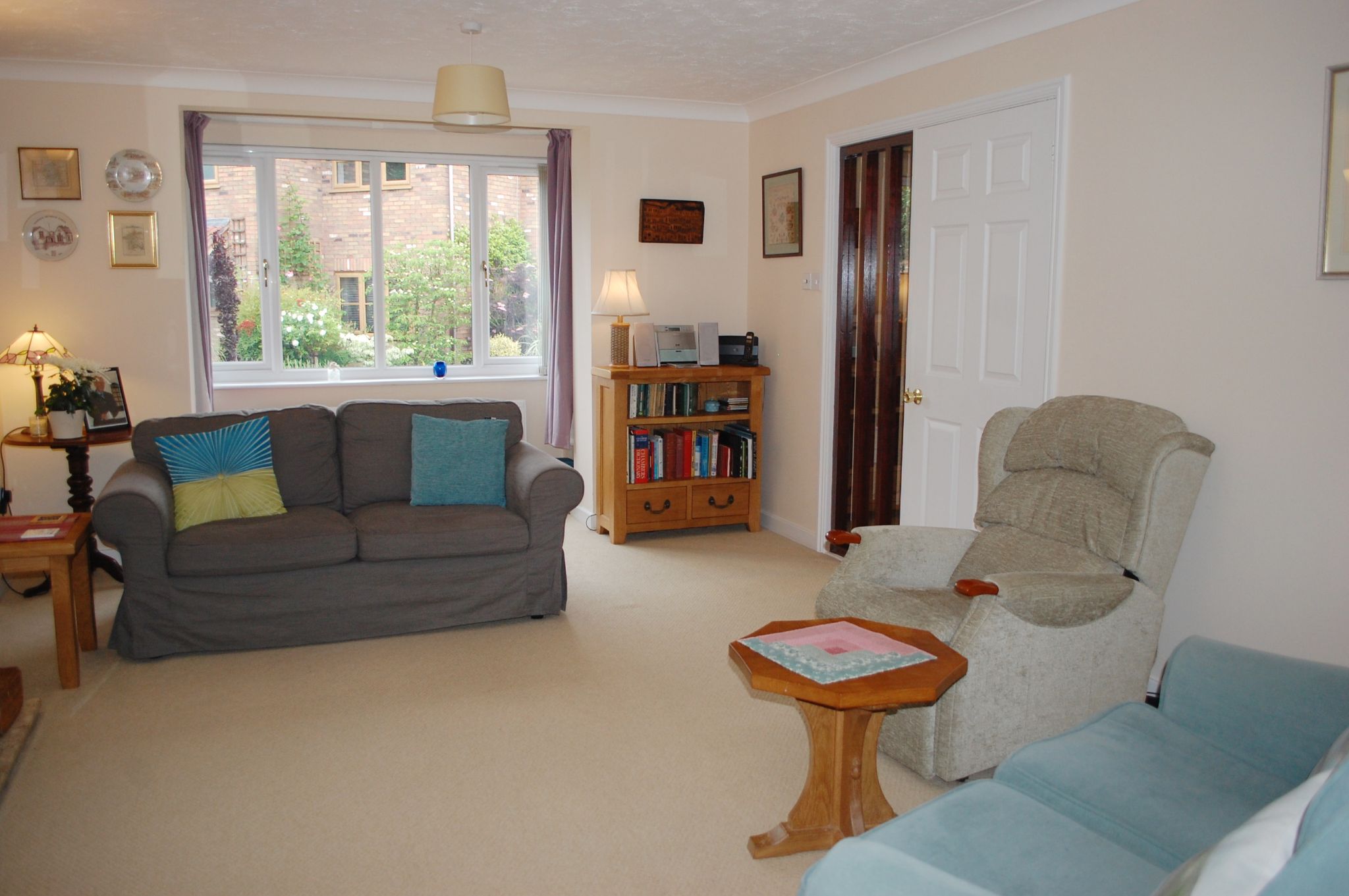 4 bedroom detached house For Sale Alcester - Photograph 3