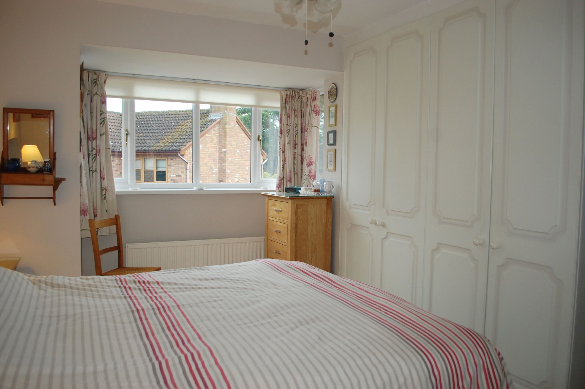 4 bedroom detached house For Sale Alcester - Photograph 12