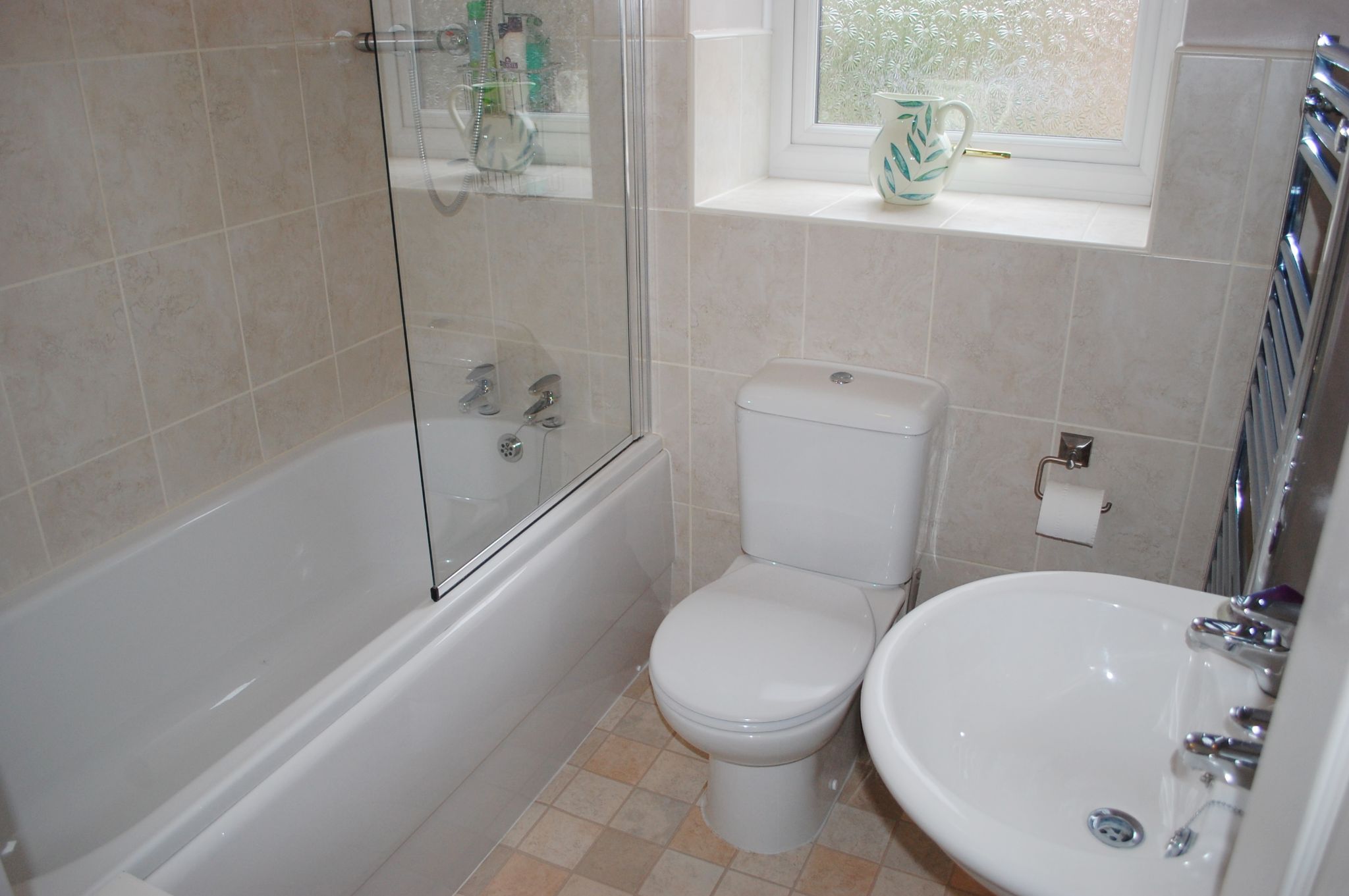 4 bedroom detached house For Sale Alcester - Photograph 18