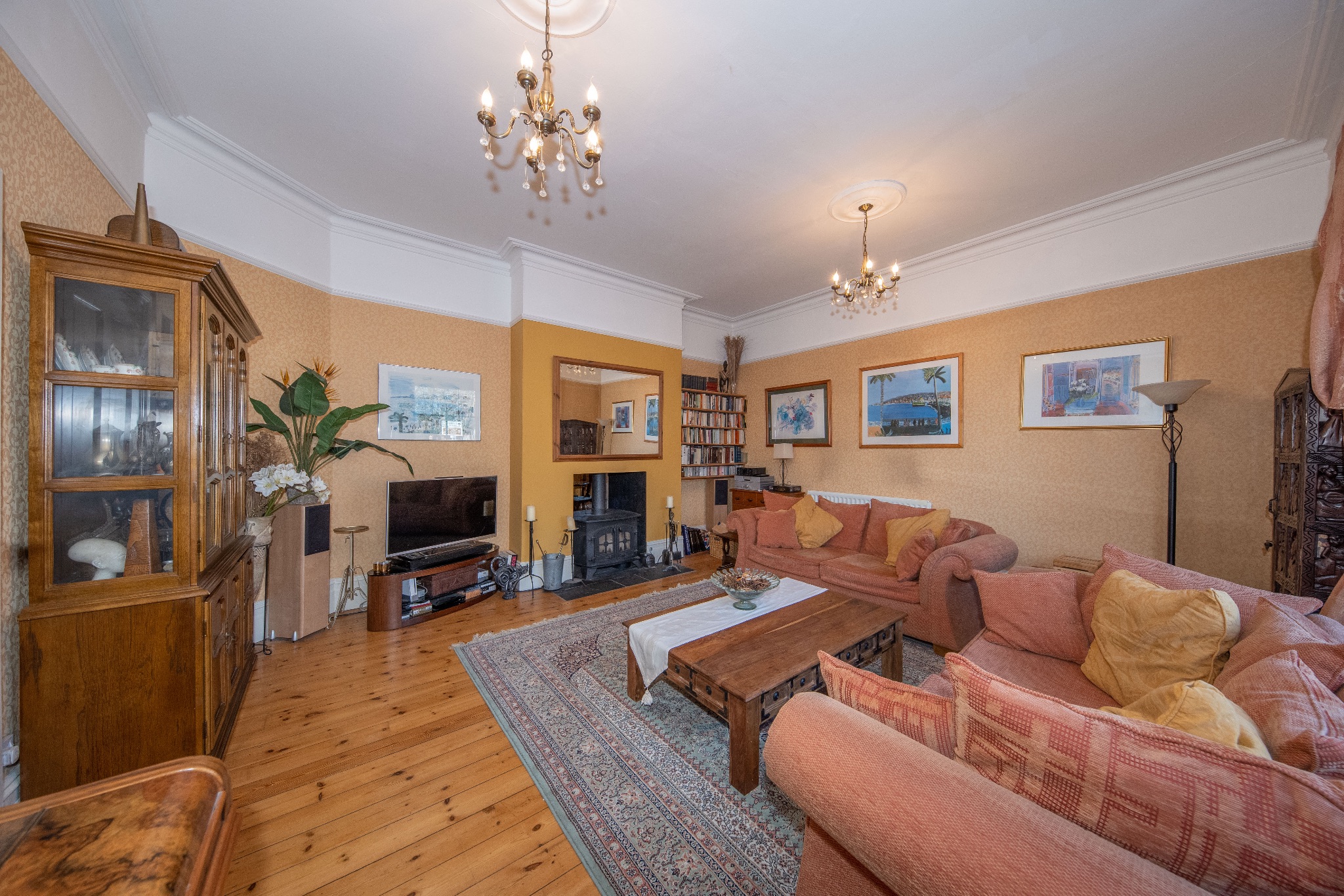 6 bedroom semi-detached house For Sale Alcester - Photograph 10