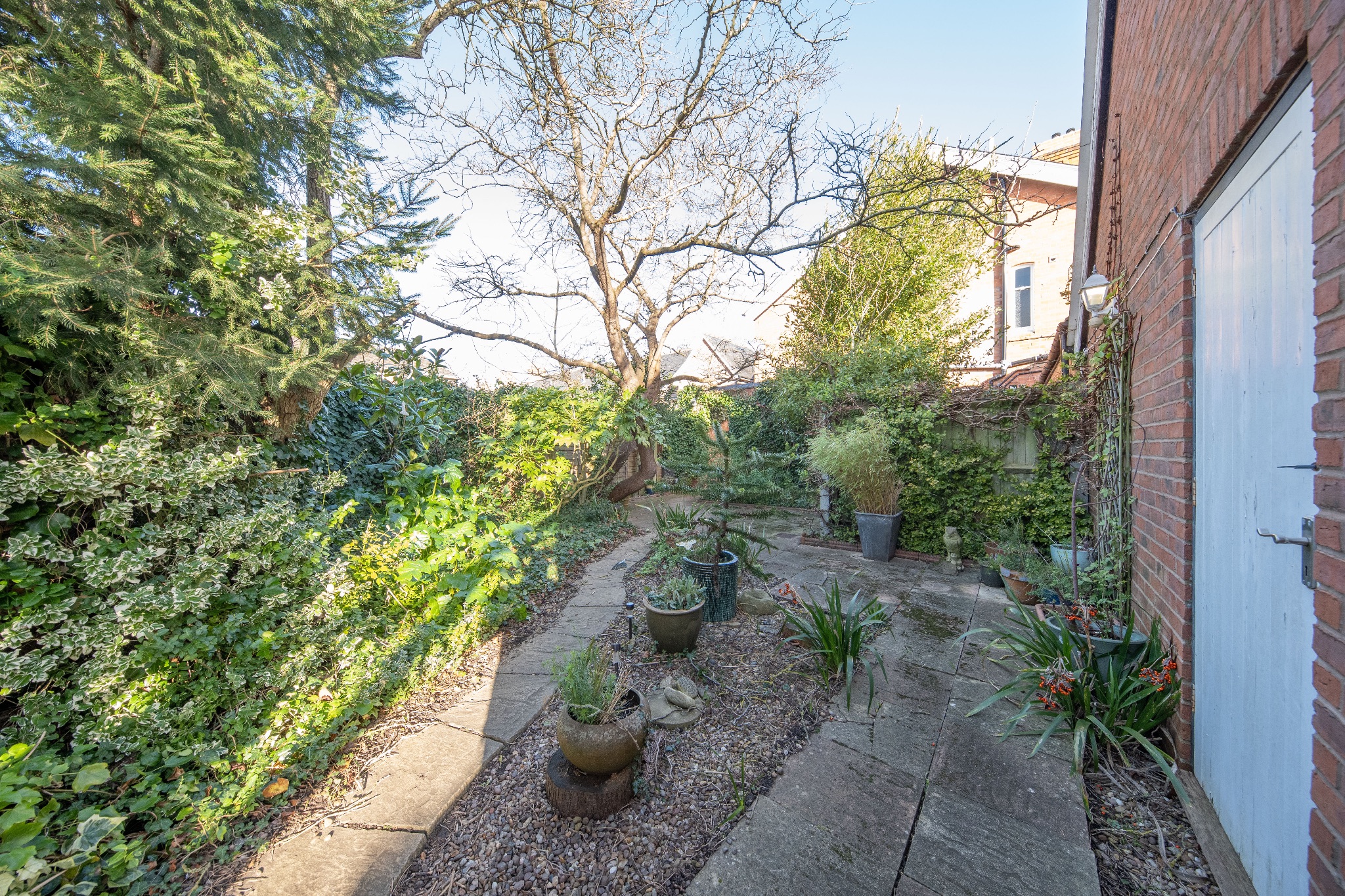 6 bedroom semi-detached house For Sale Alcester - Photograph 25