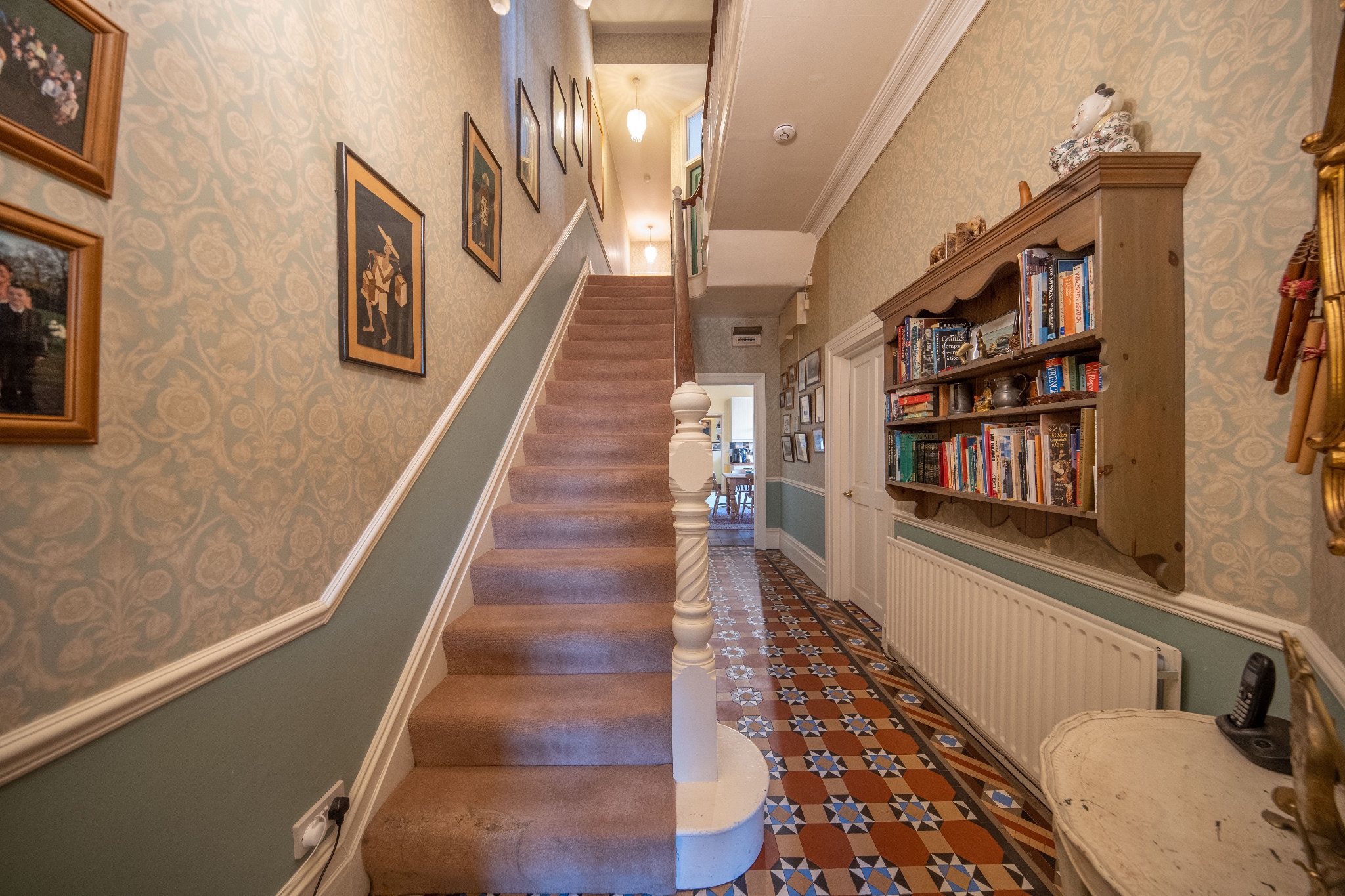 6 bedroom semi-detached house For Sale Alcester - Photograph 9