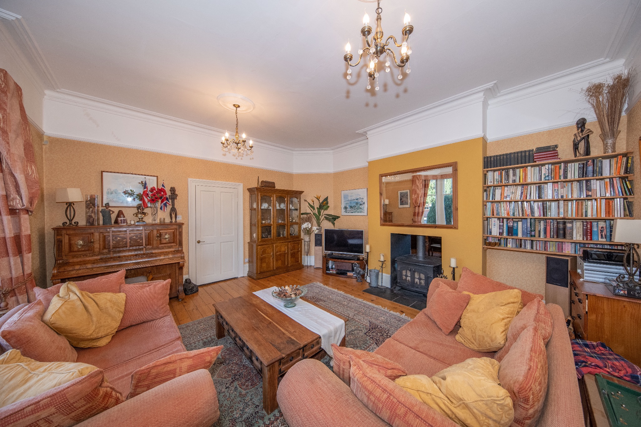 6 bedroom semi-detached house For Sale Alcester - Photograph 11