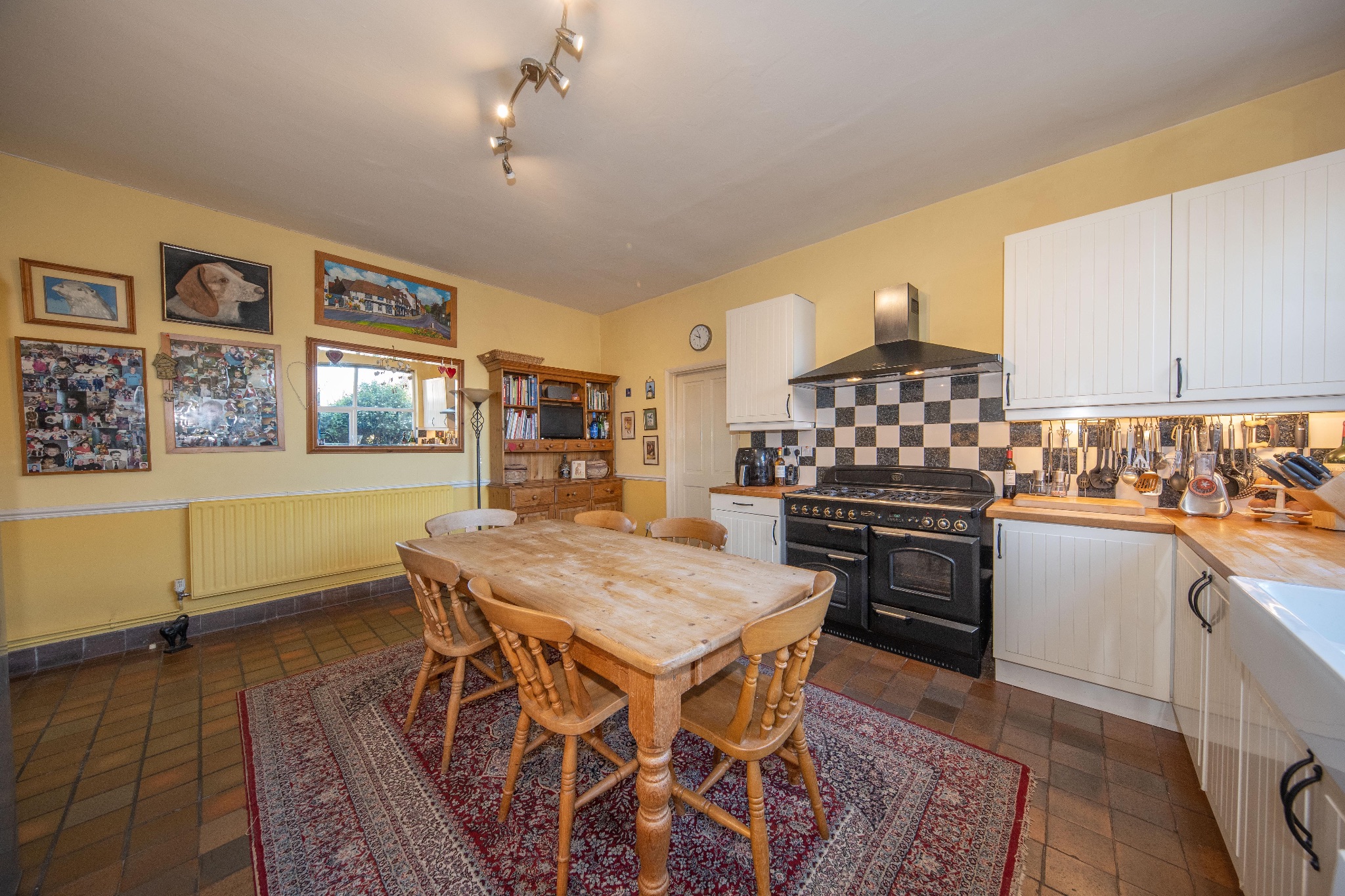 6 bedroom semi-detached house For Sale Alcester - Photograph 16
