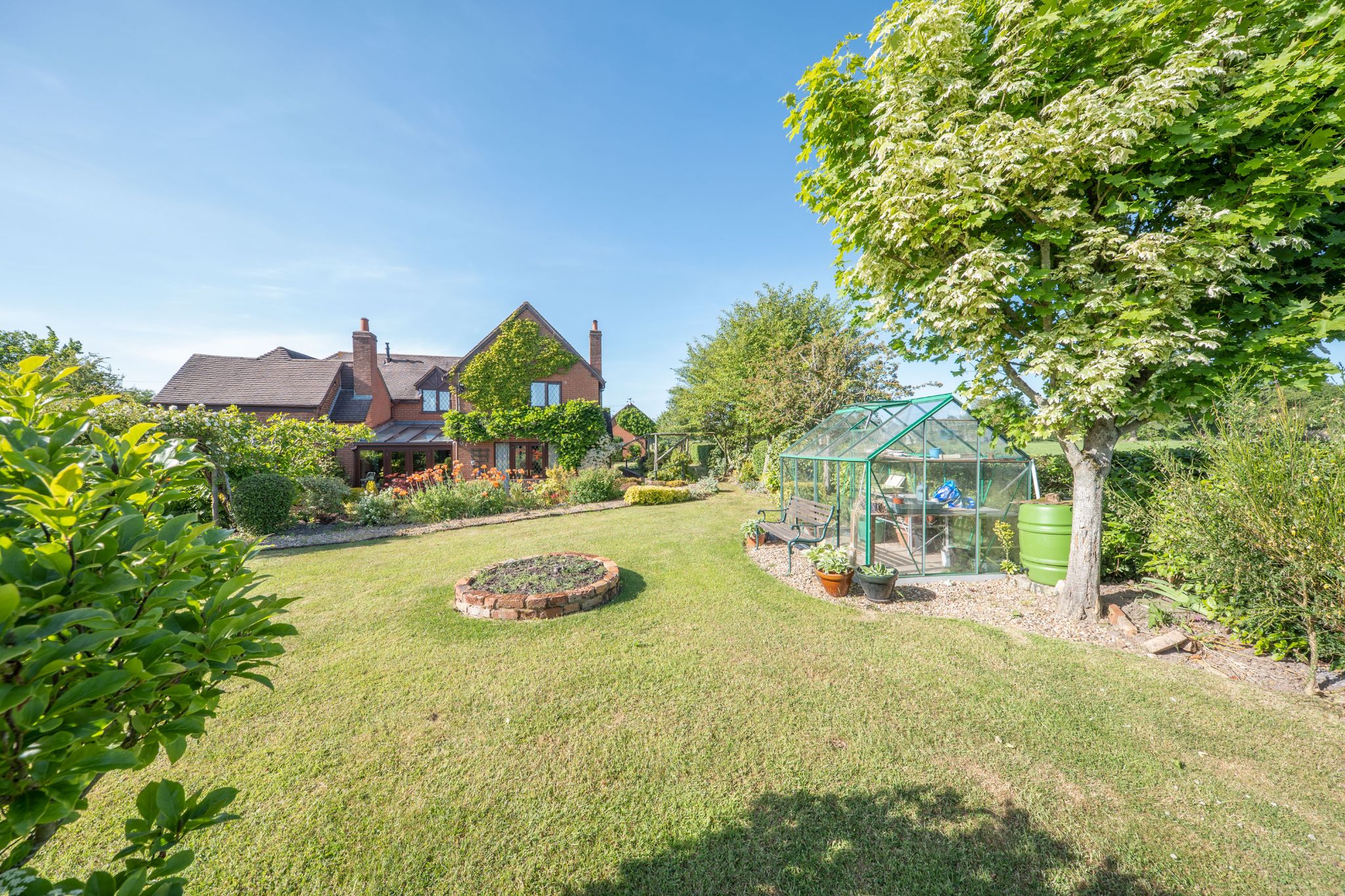 4 bedroom detached house For Sale in Cookhill, Alcester - Photograph 29
