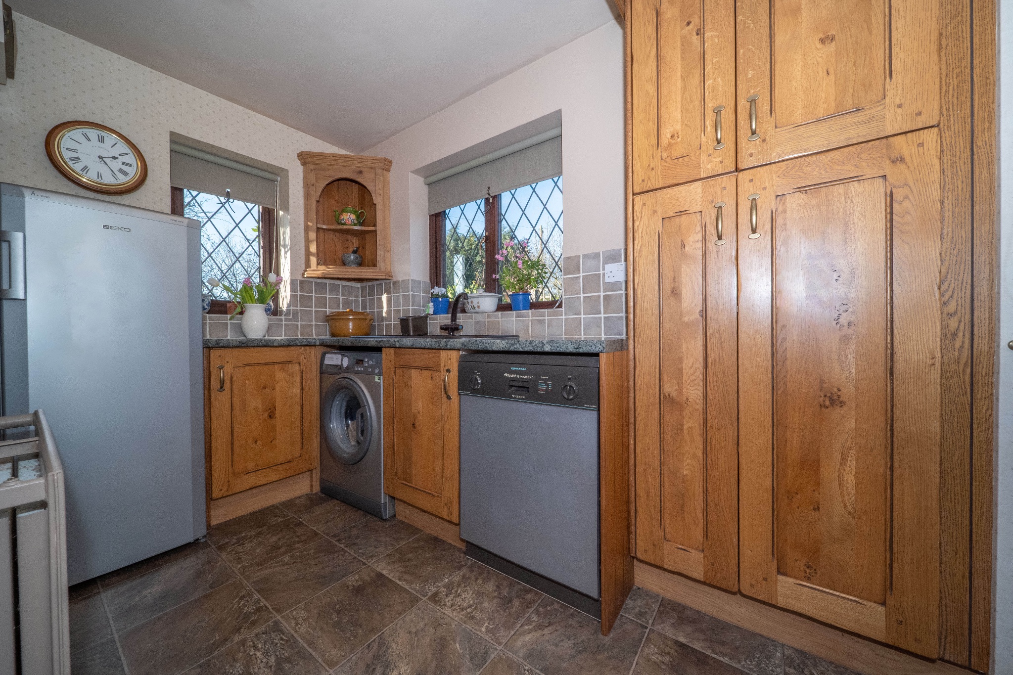 4 bedroom detached house Under Offer in Cookhill, Alcester - Photograph 19