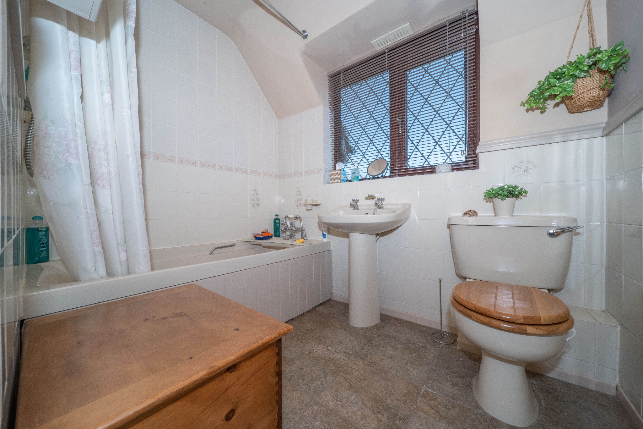 4 bedroom detached house Under Offer in Cookhill, Alcester - Photograph 27
