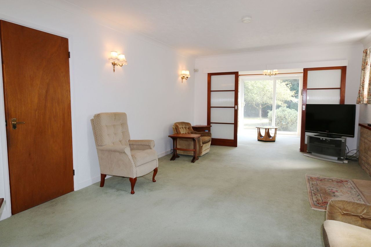 3 bedroom detached house SSTC Alcester - Photograph 5