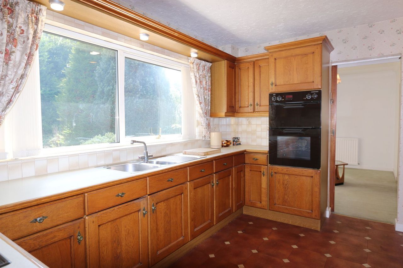 3 bedroom detached house SSTC Alcester - Photograph 9