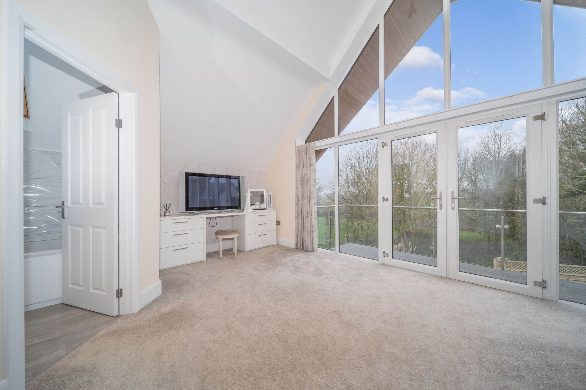 4 bedroom detached house For Sale in Broom, Bidford On Avon, Alcester - Photograph 13