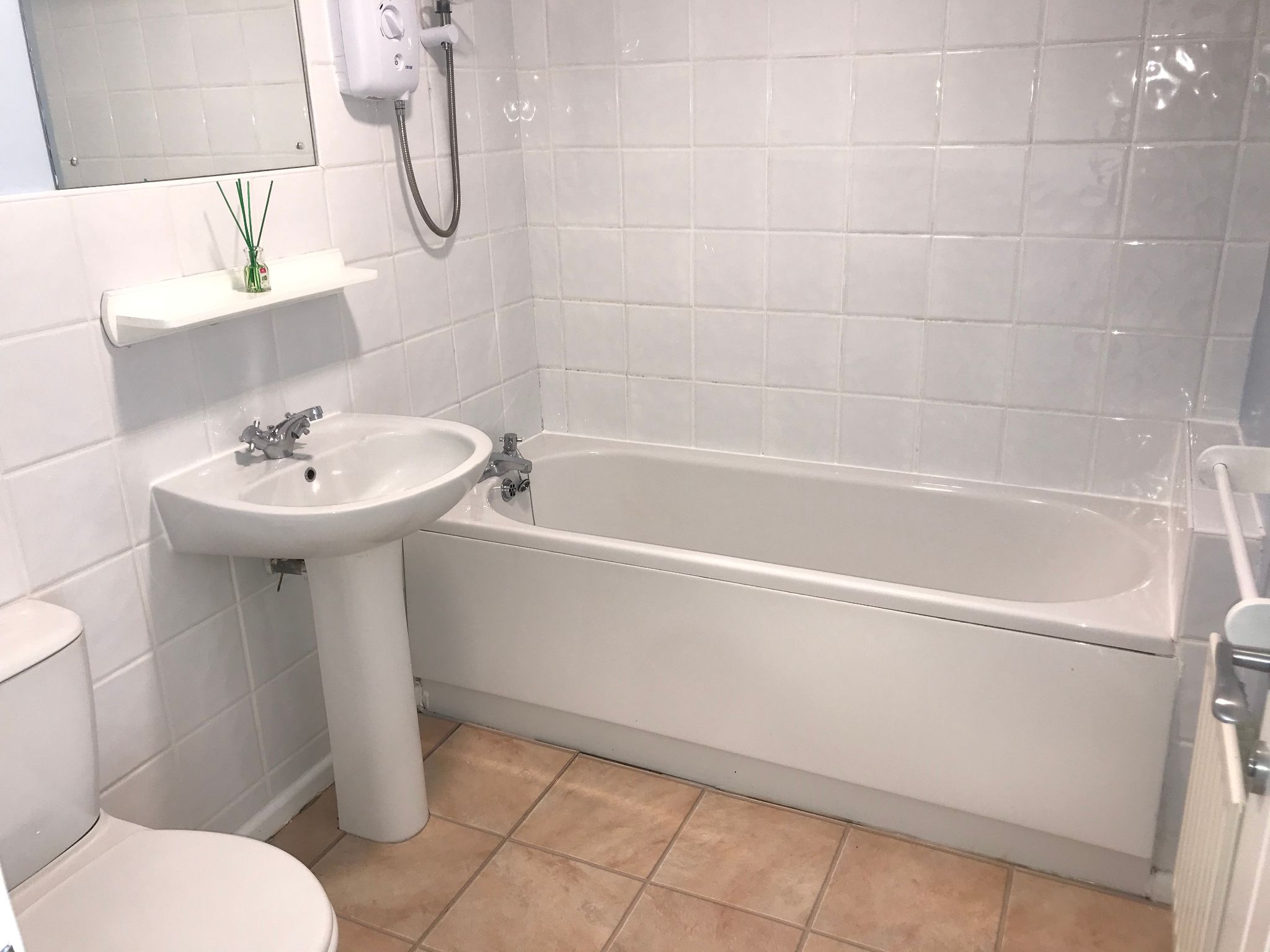 3 bedroom mid terraced house To Let Alcester - Photograph 11