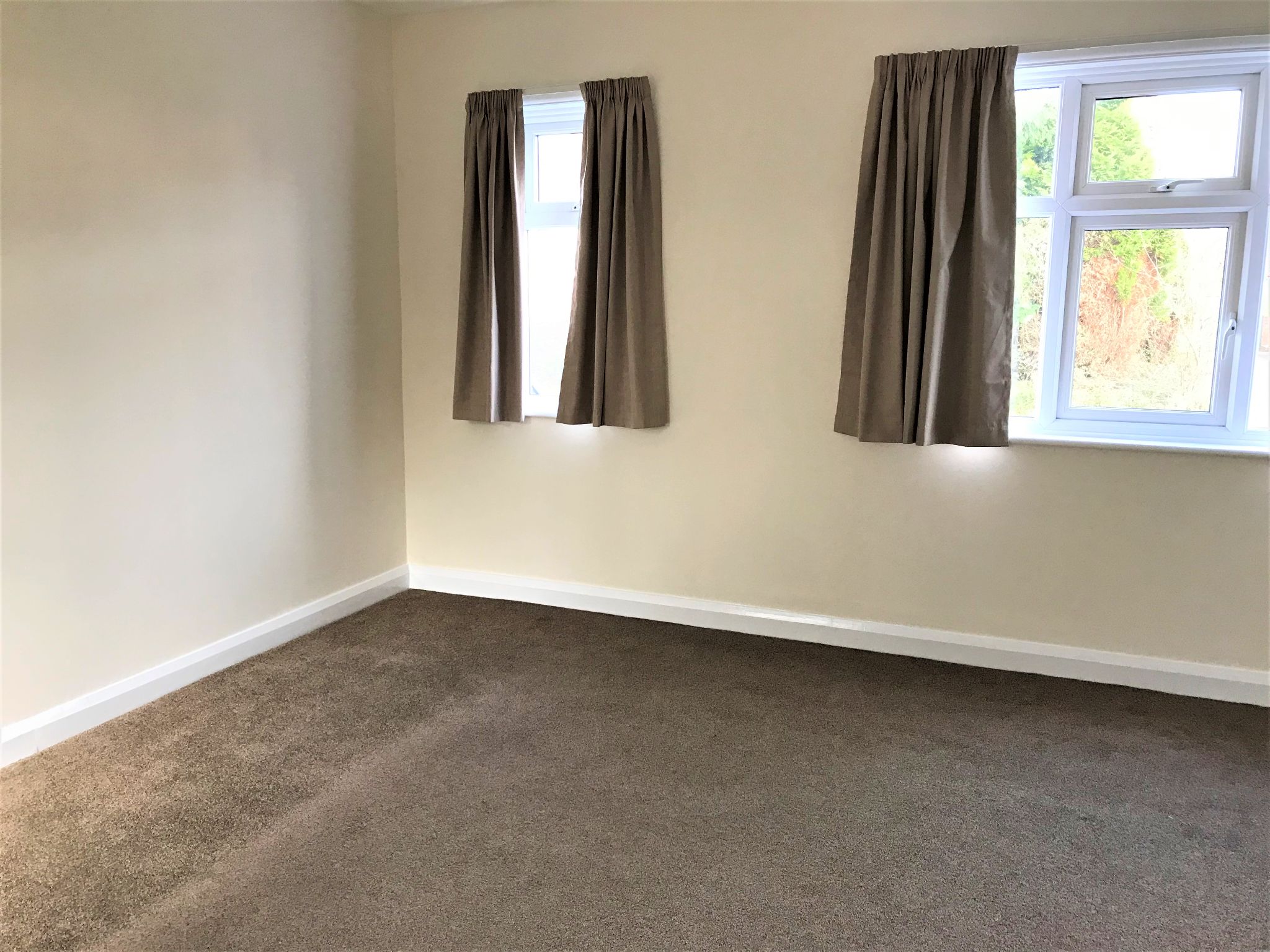 3 bedroom detached house To Let Alcester - Photograph 3