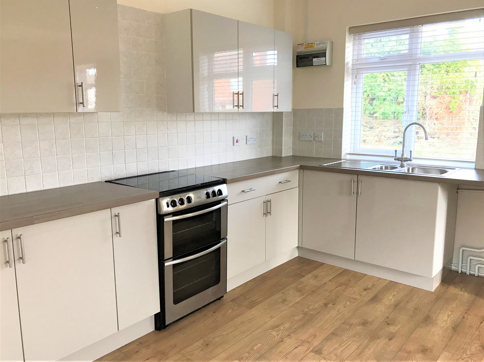 3 bedroom detached house To Let Alcester - Photograph 5