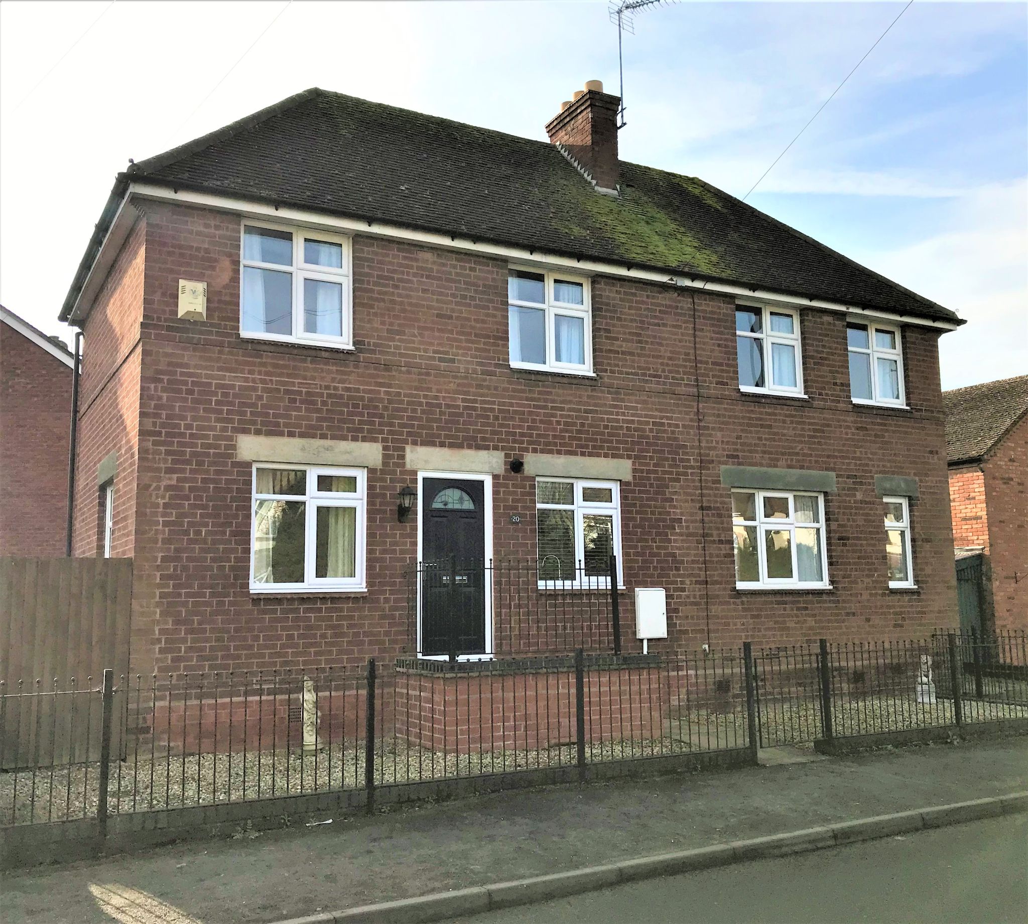 3 bedroom detached house To Let Alcester - Photograph 1
