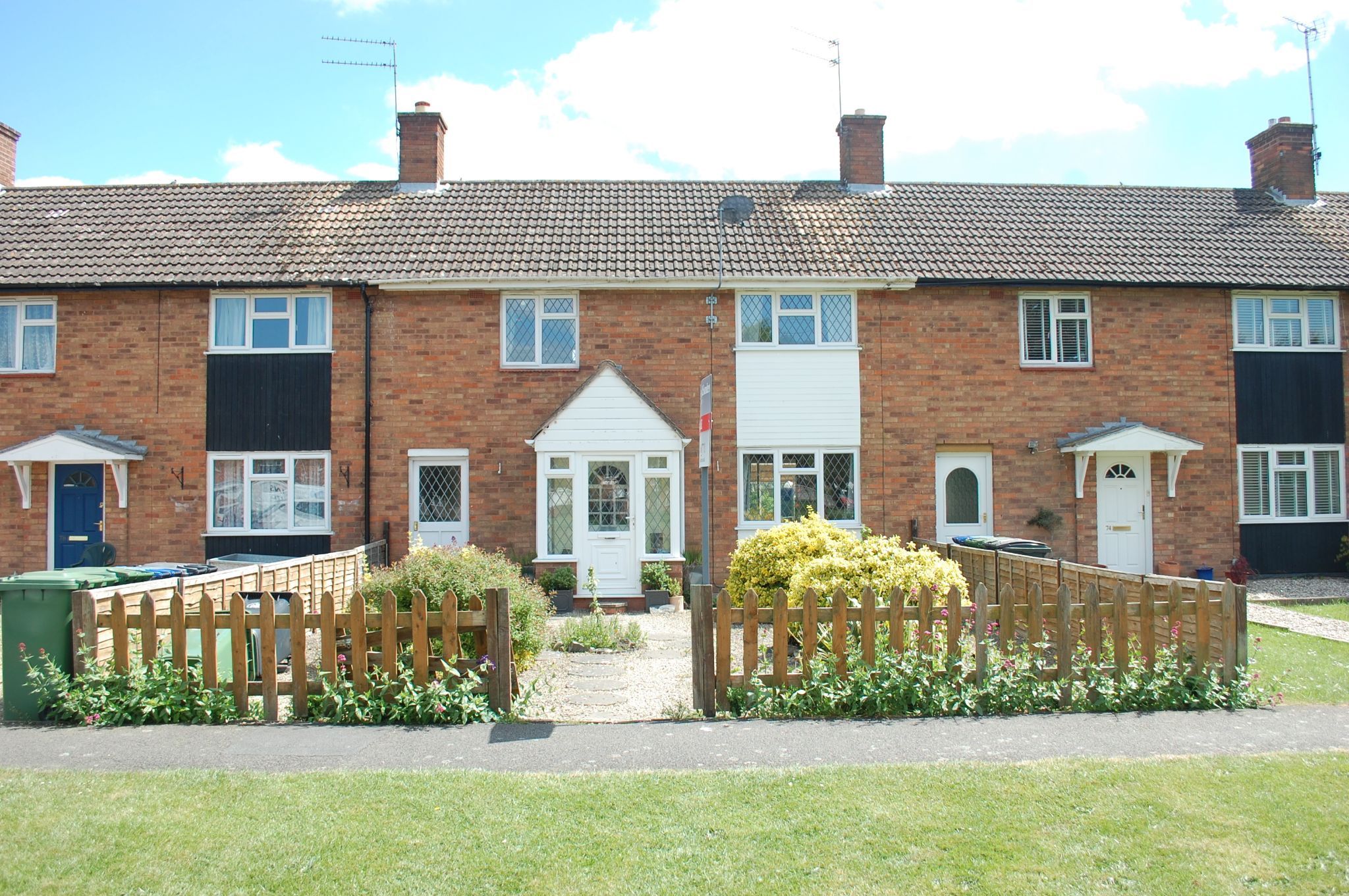3 bedroom mid terraced house For Sale Alcester - Front elevation