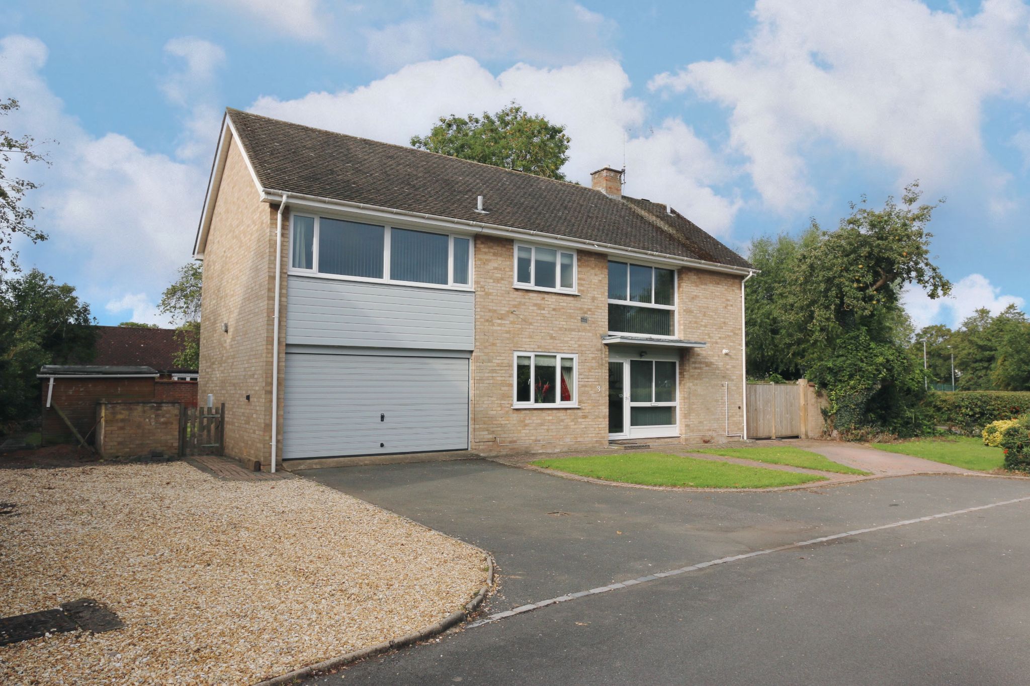 4 bedroom detached house SSTC Alcester - Photograph 1